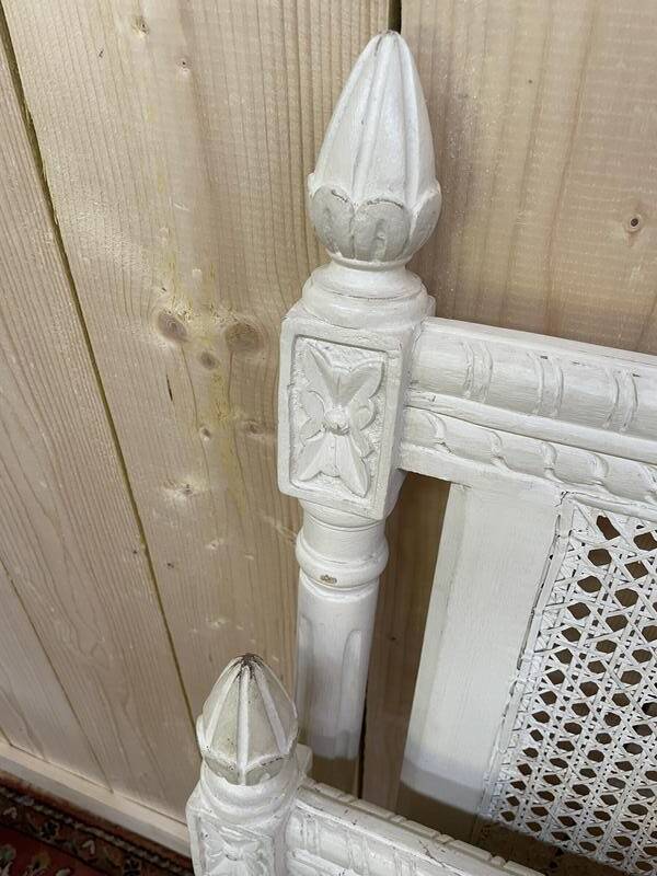 Lit en cannage et peint de style Louis XVI 200/180 cm