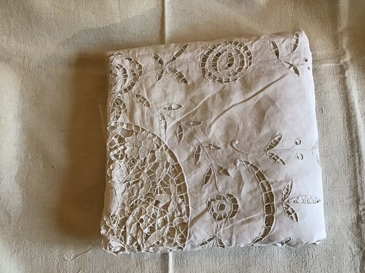 Large ceremonial tablecloth 280x280