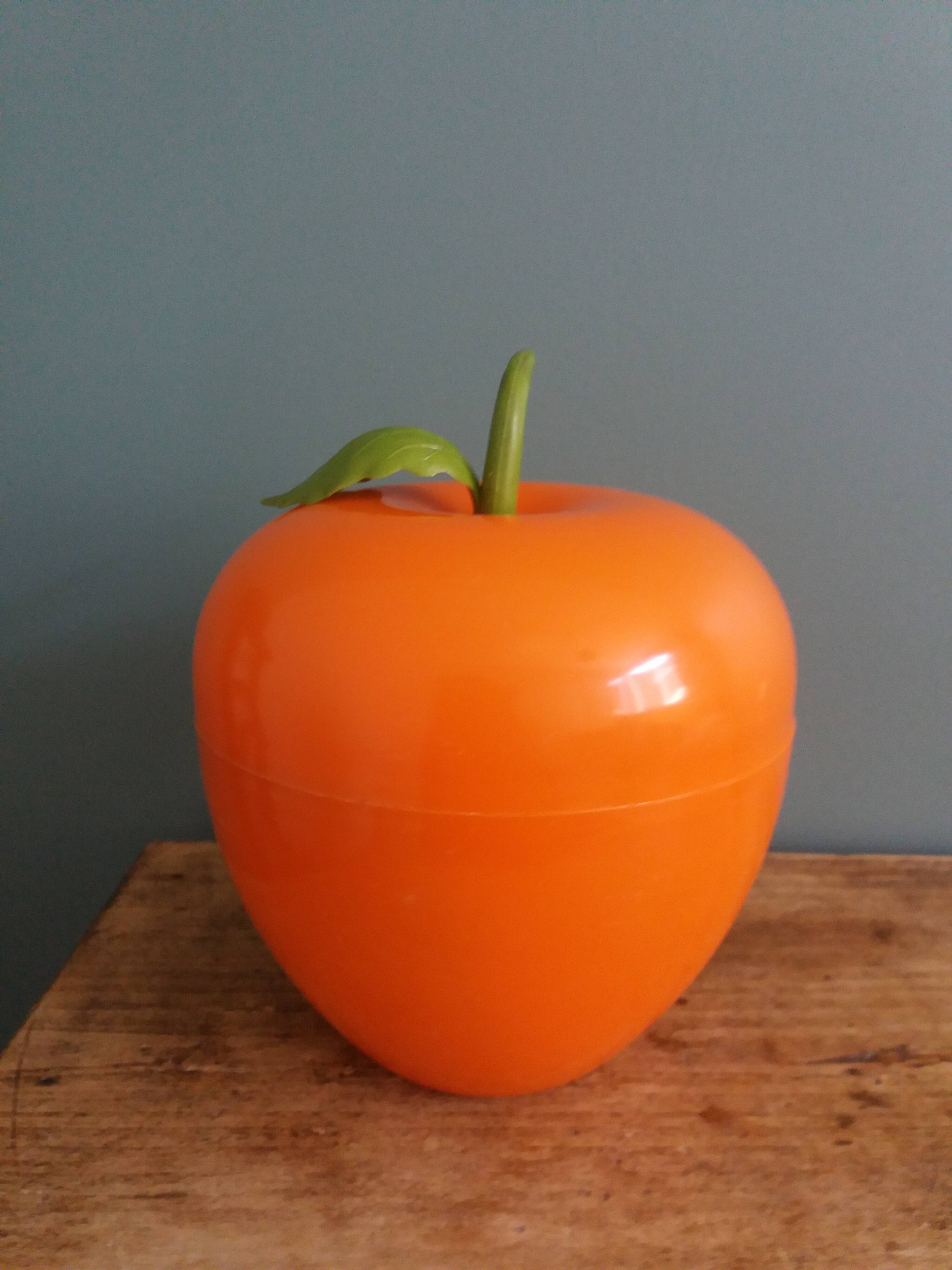 Somm ice bucket apple