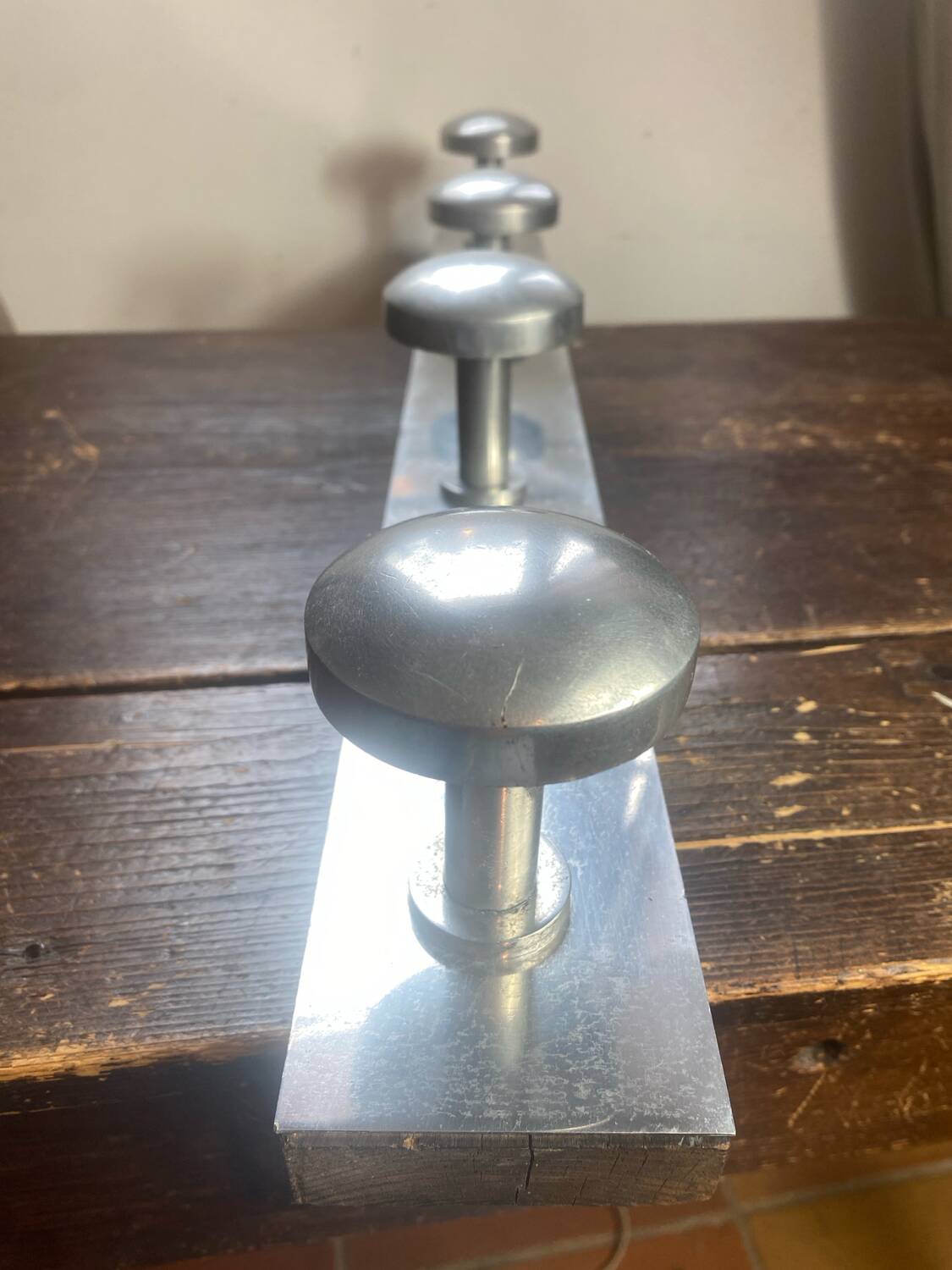 Patère en bois et aluminium