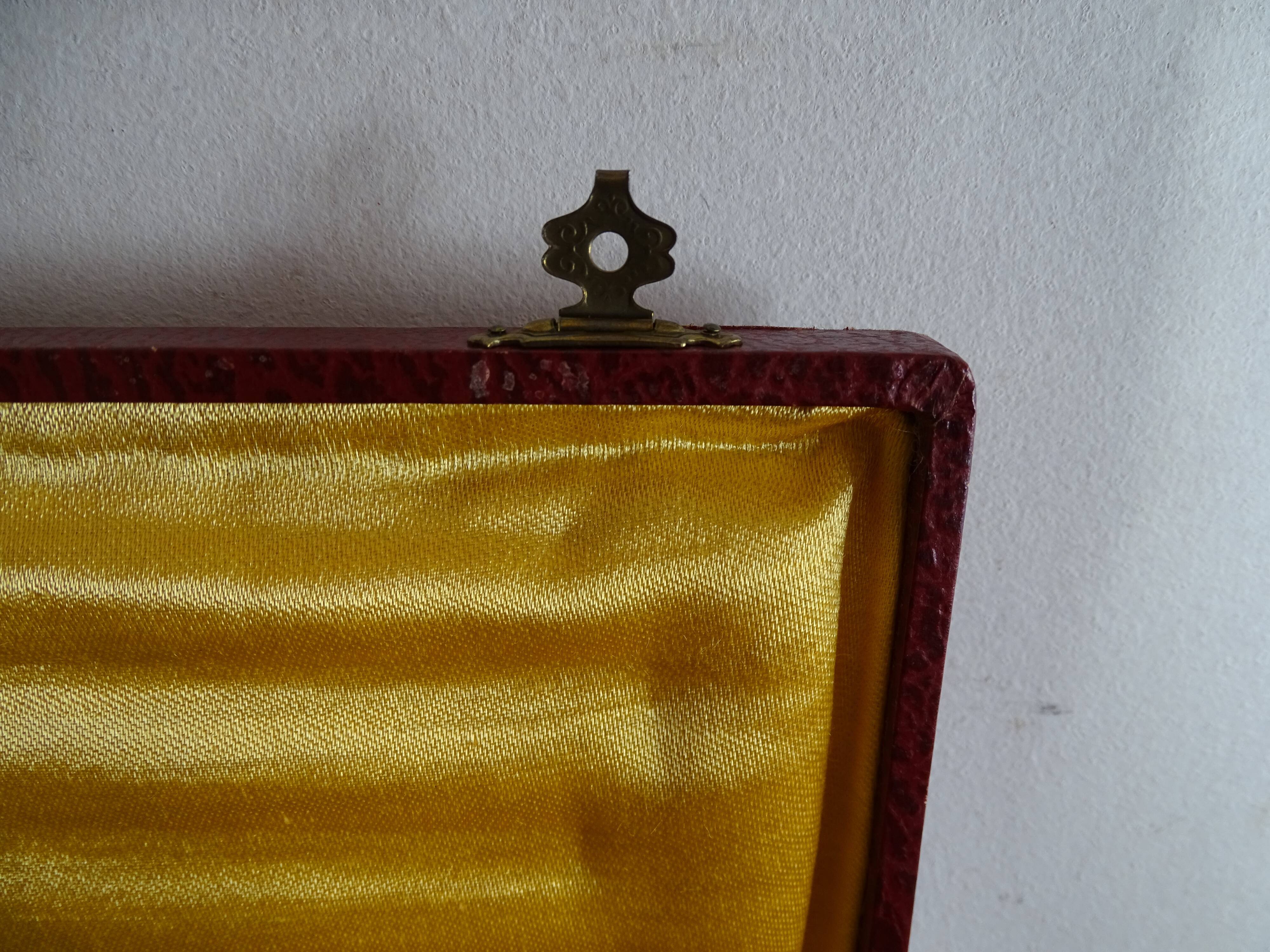 12 Art Deco knives 1930 bone or bakelite sleeves in case