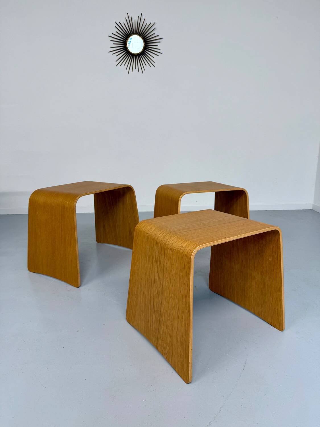 Set of 3 nesting coffee tables in thermoformed wood, 80s design