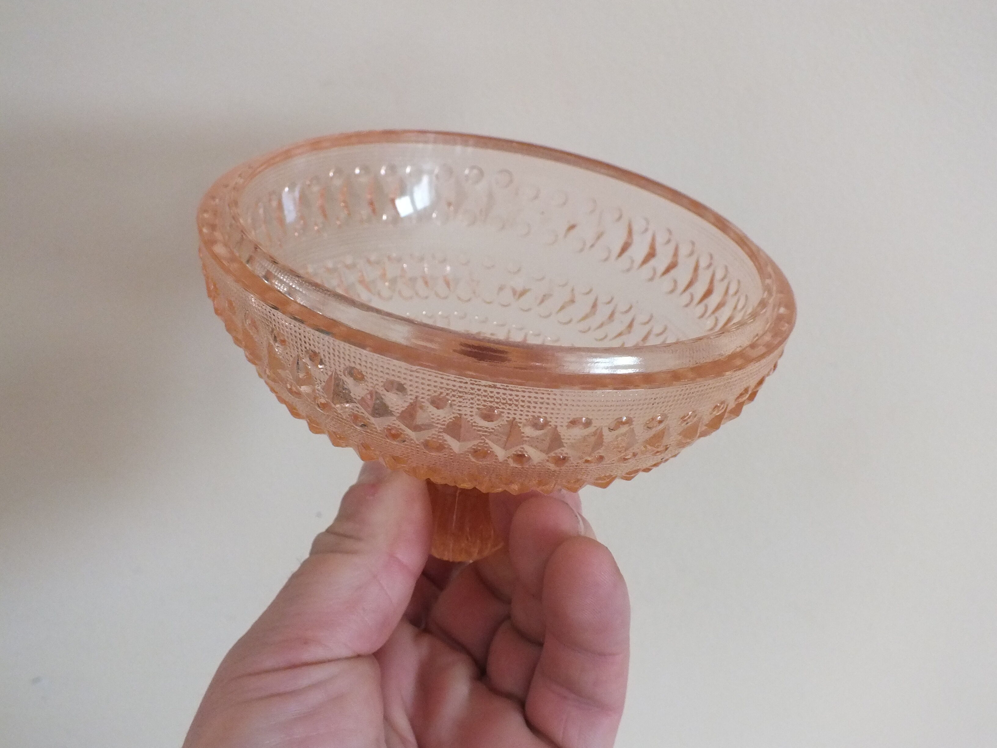 Drageoir or sugar bowl in pink molded glass, rosaline