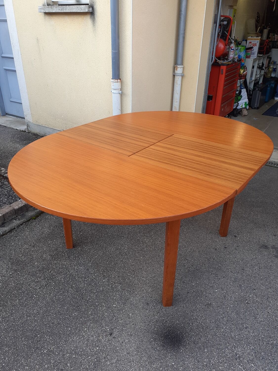 Scandinavian table