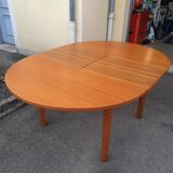 Table scandinave