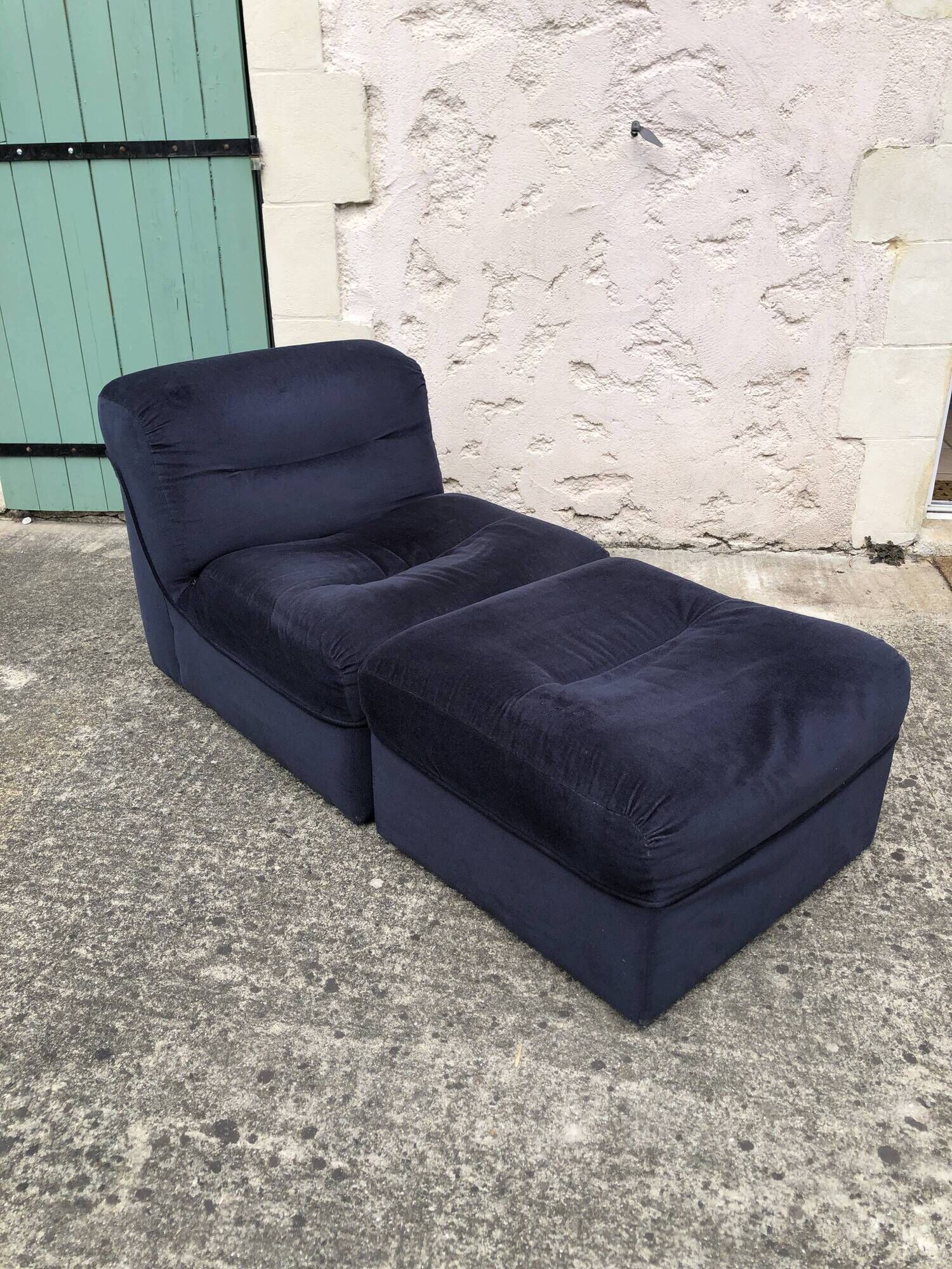 Driver / armchair and ottoman, in midnight blue velvet, 1970/1980