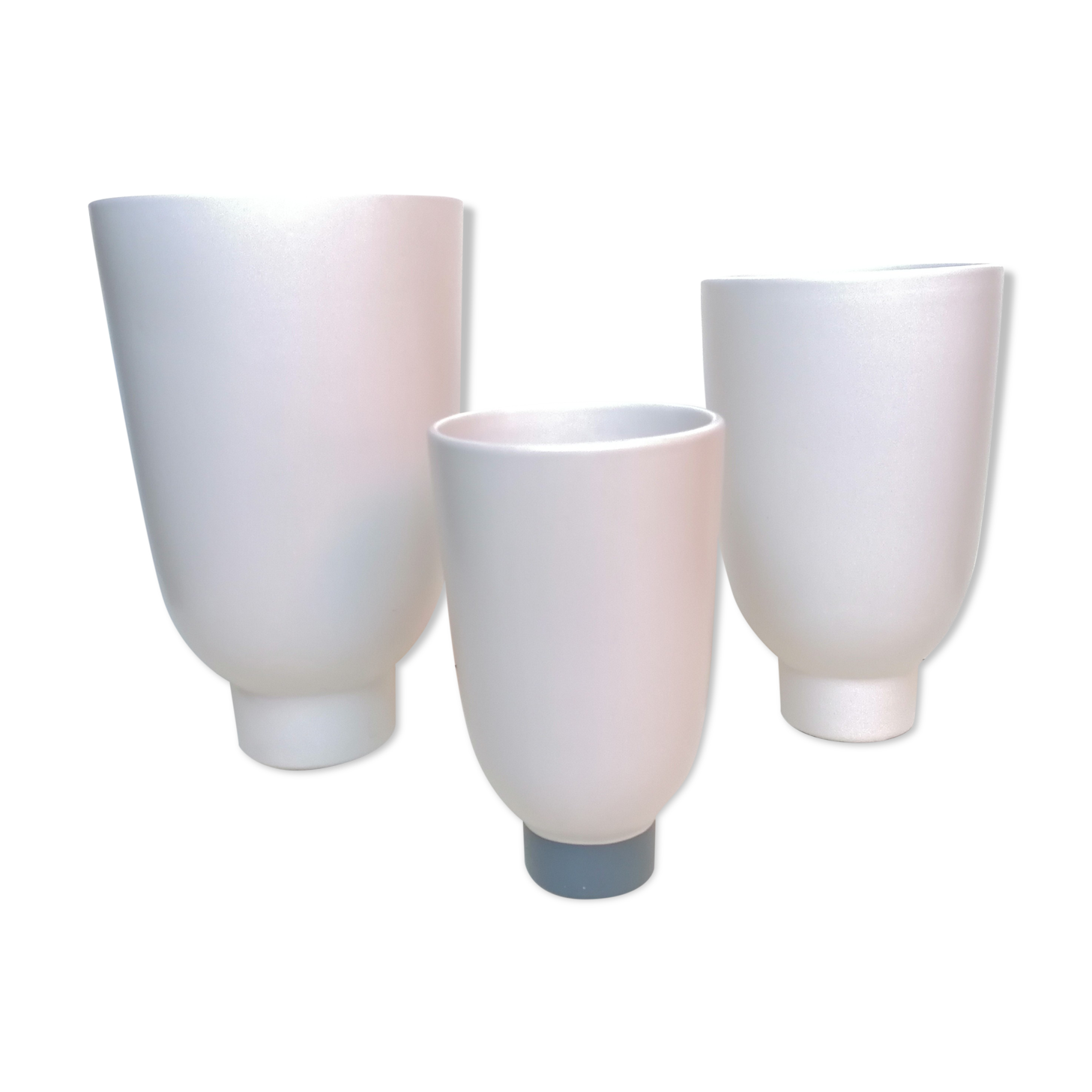 3 Nesting vases in fine pottery