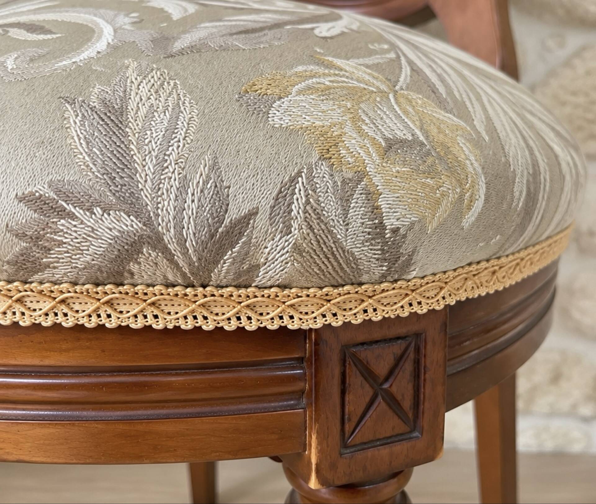 Antique Louis XVI style chair in wood and floral fabric.