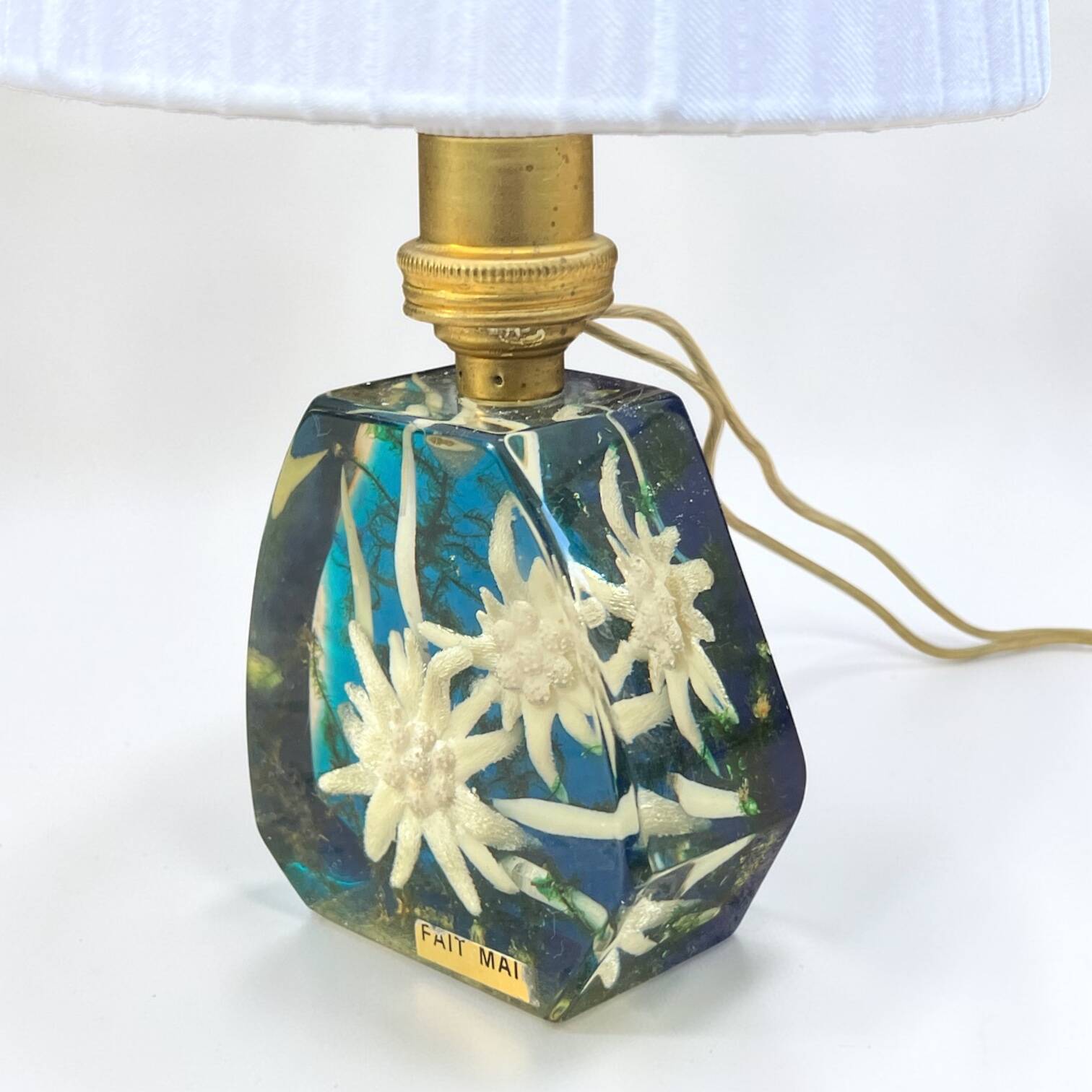 Lampe en résine inclusion de fleurs Edelweiss, 1960