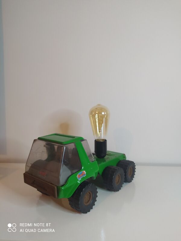 Lampe jouet camion vintage en métal vert