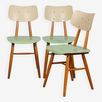 Suite de 3 chaises produites par Ton dans les années 1960