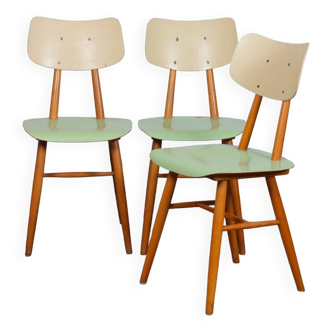 Suite de 3 chaises produites par Ton dans les années 1960