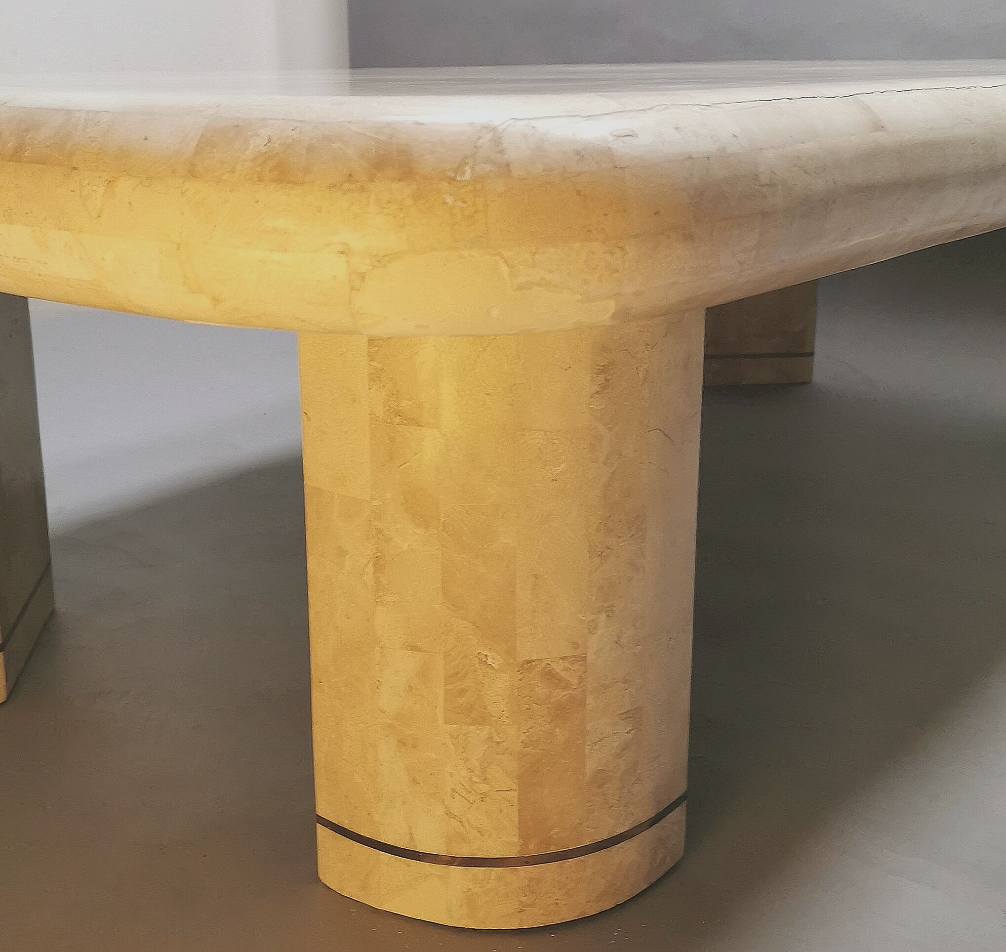 Coffee table in mosaic travertine and brass 70