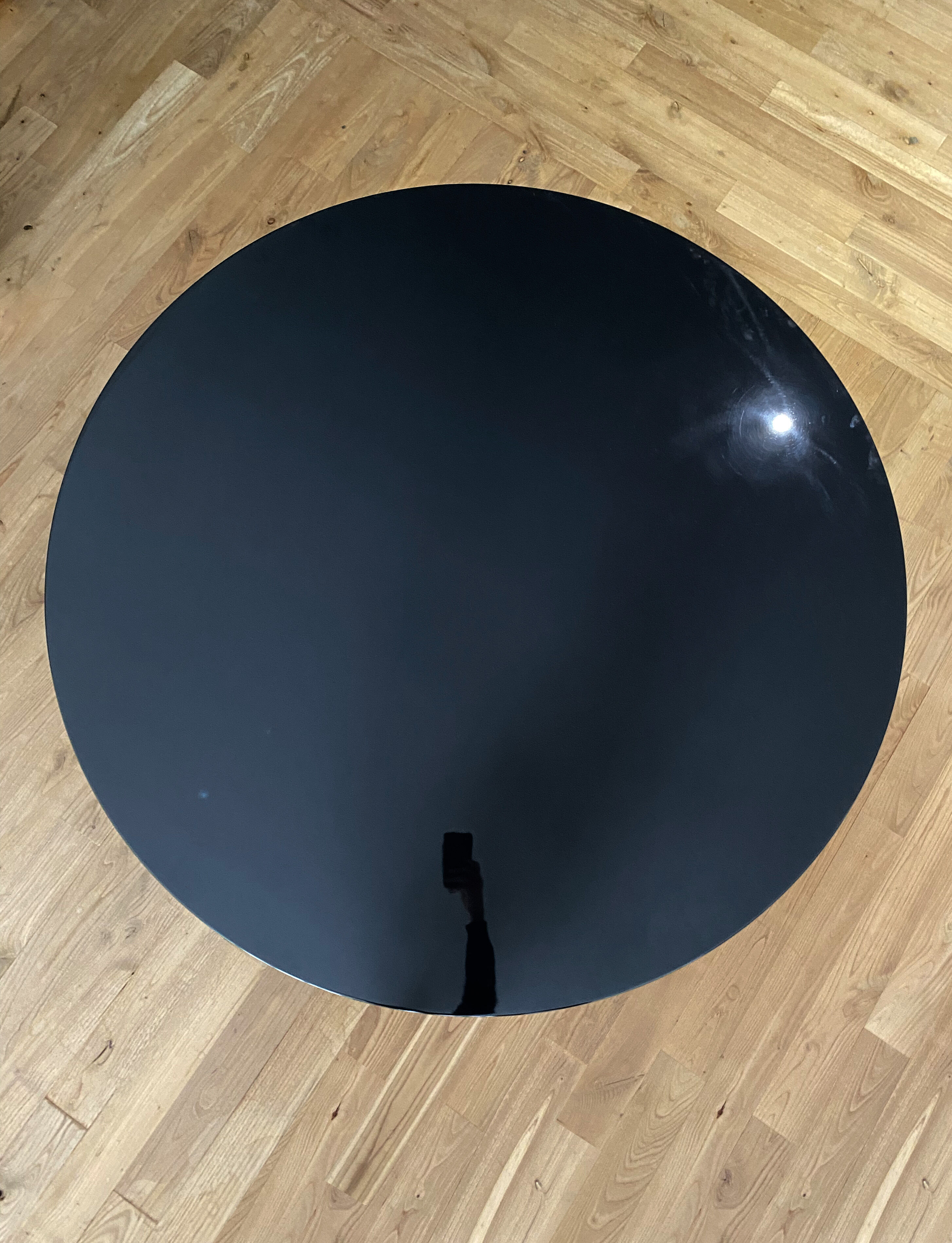 Round table N°3600 Arne Jacobsen - Fritz Hansen.