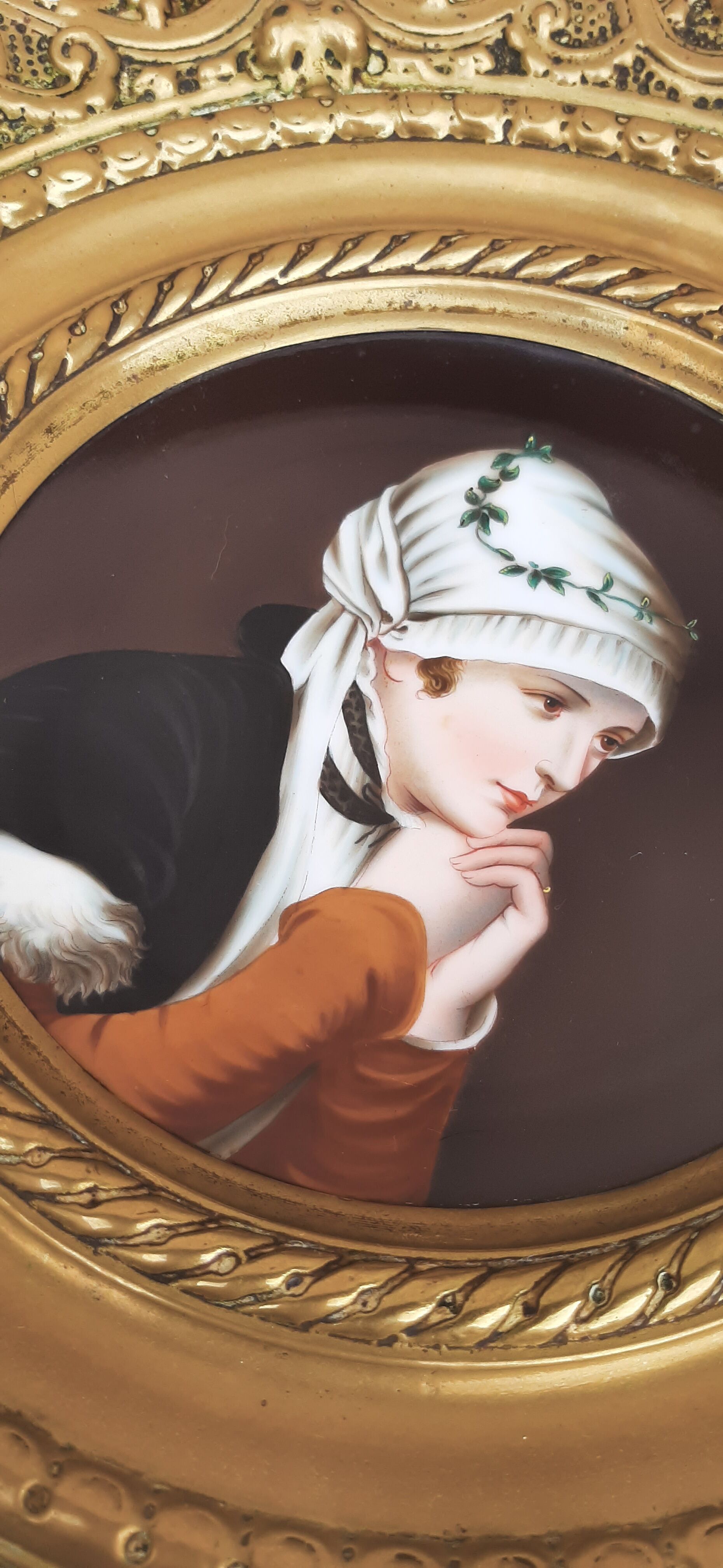 Brass wall decoration repelled hand-painted portrait