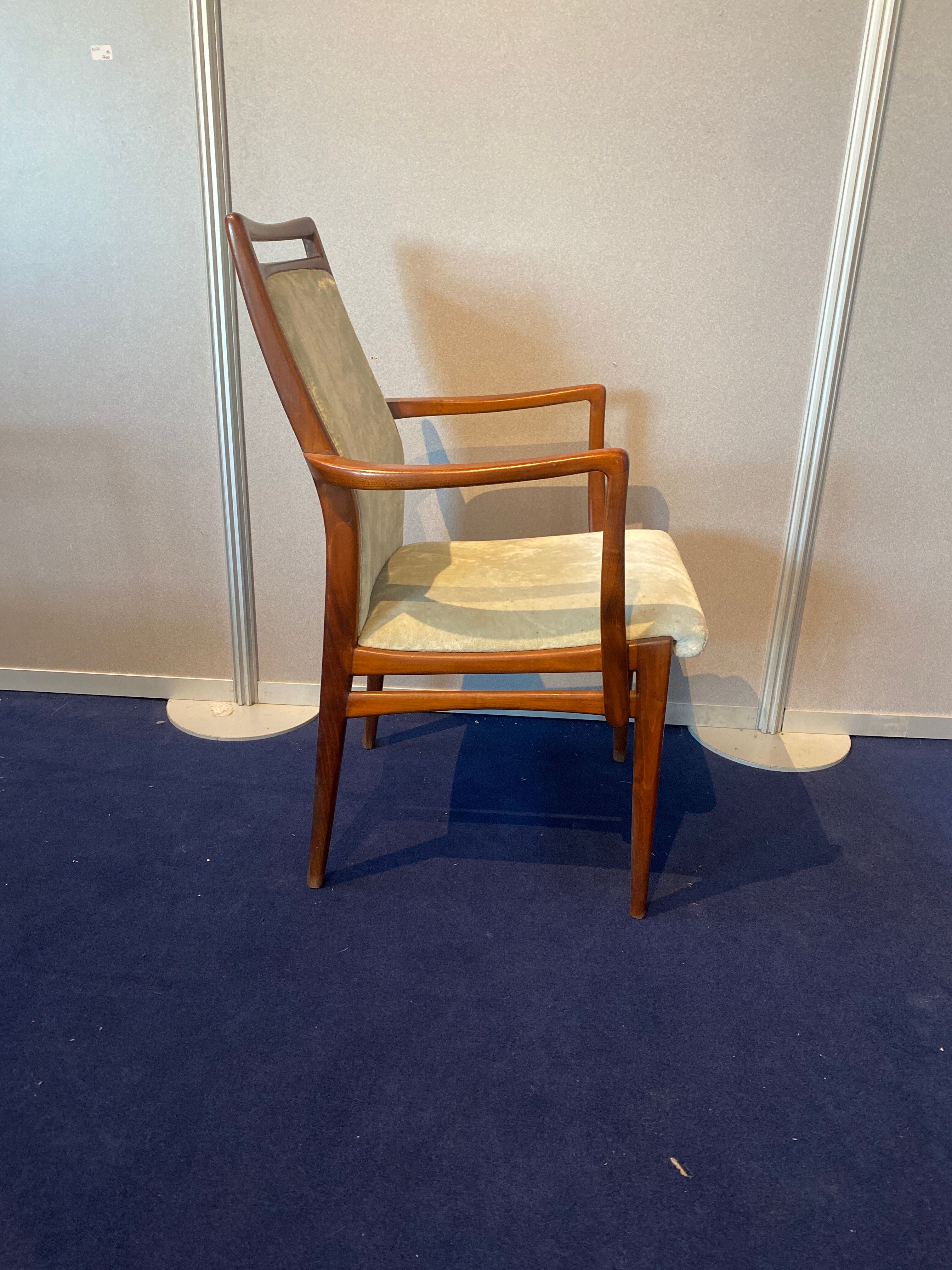 2 armchairs and 2 wooden chairs