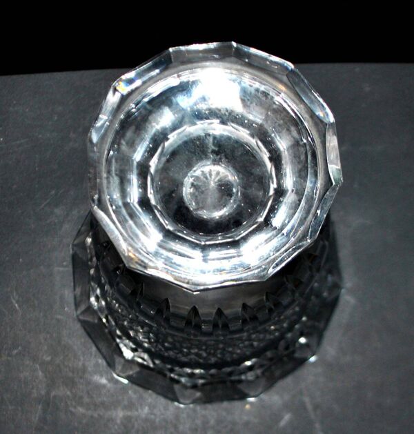 Vase Médicis en cristal de Bohème taillé signé TW & Co