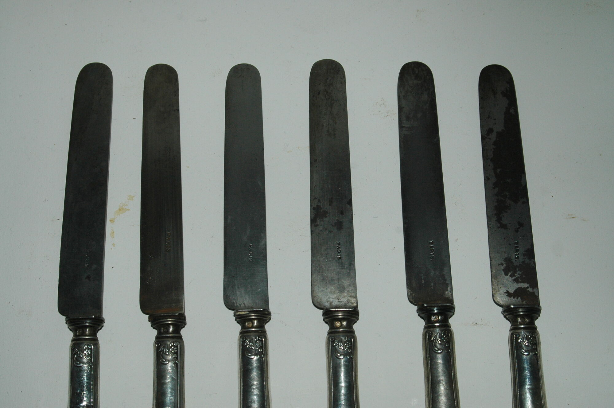 6 steel blade knives sleeves solid silver embossed punch minerve