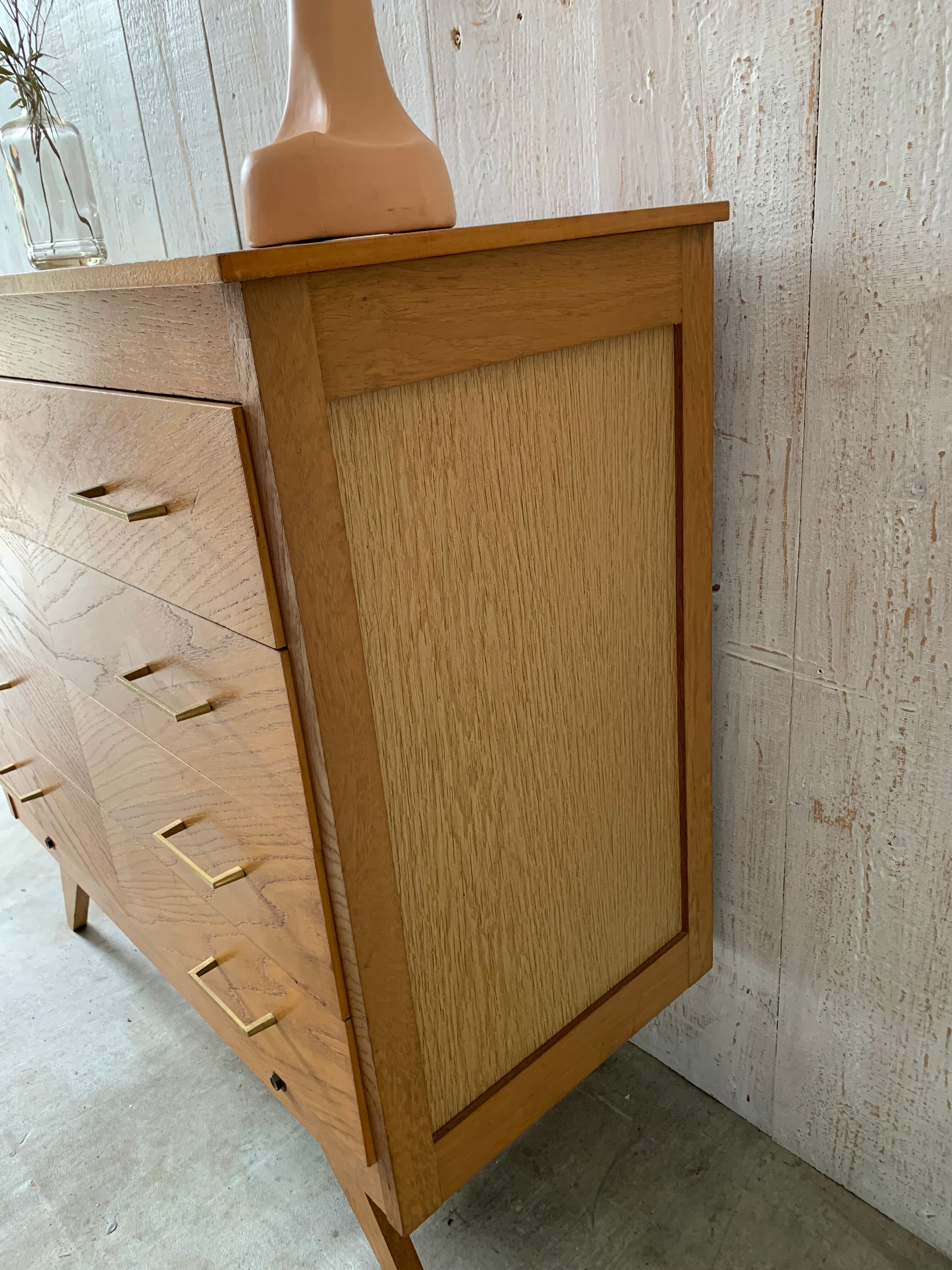 Chest of drawers with compass feet