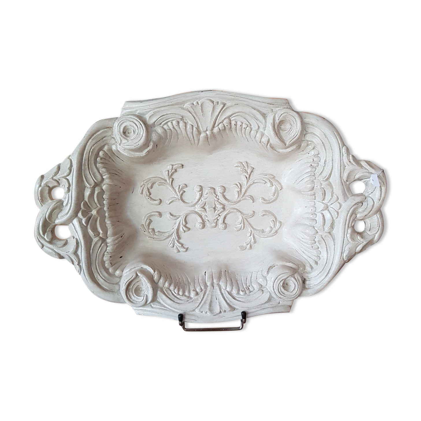 Dish patinated off-white