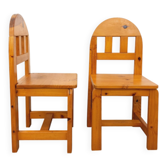 Pair of vintage pine chairs from the 70s and 80s.