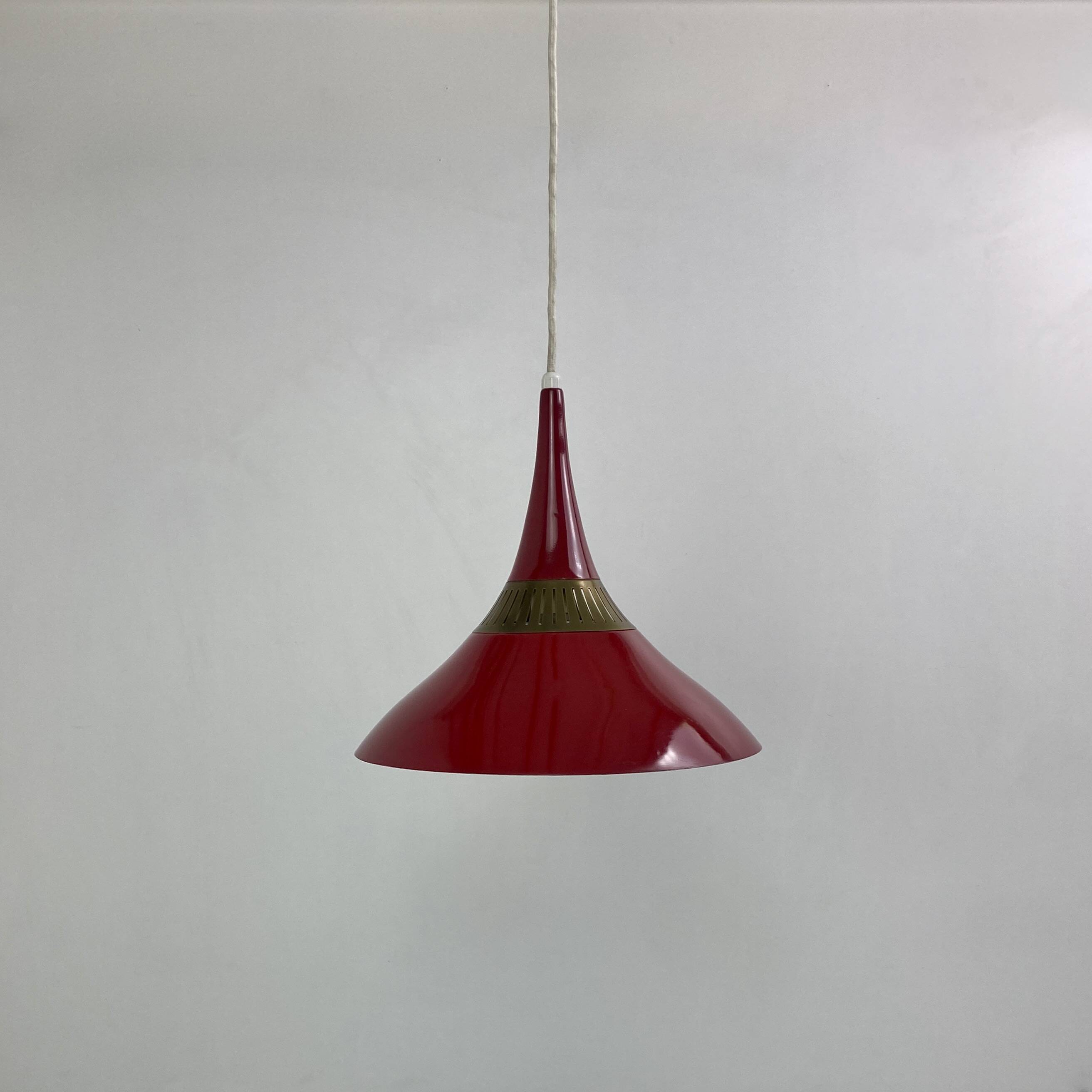 Scandinavian pendant light in red metal and brass, 1960