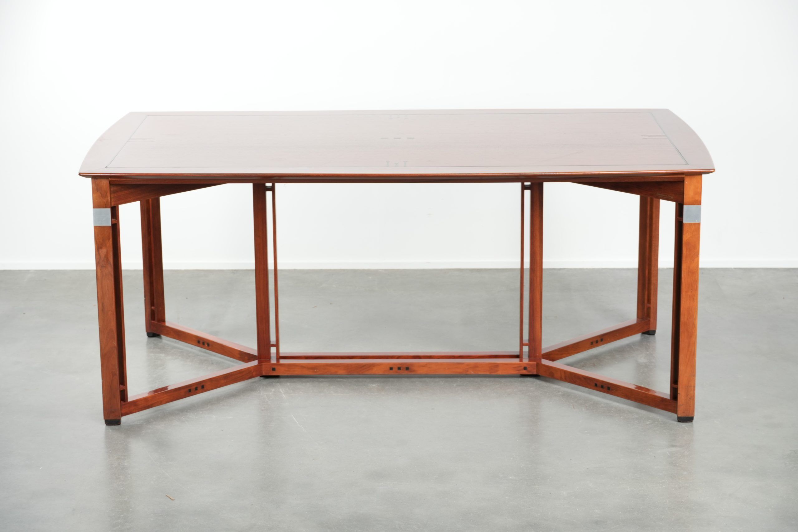 Art Deco design dining table for 4 to 6 people