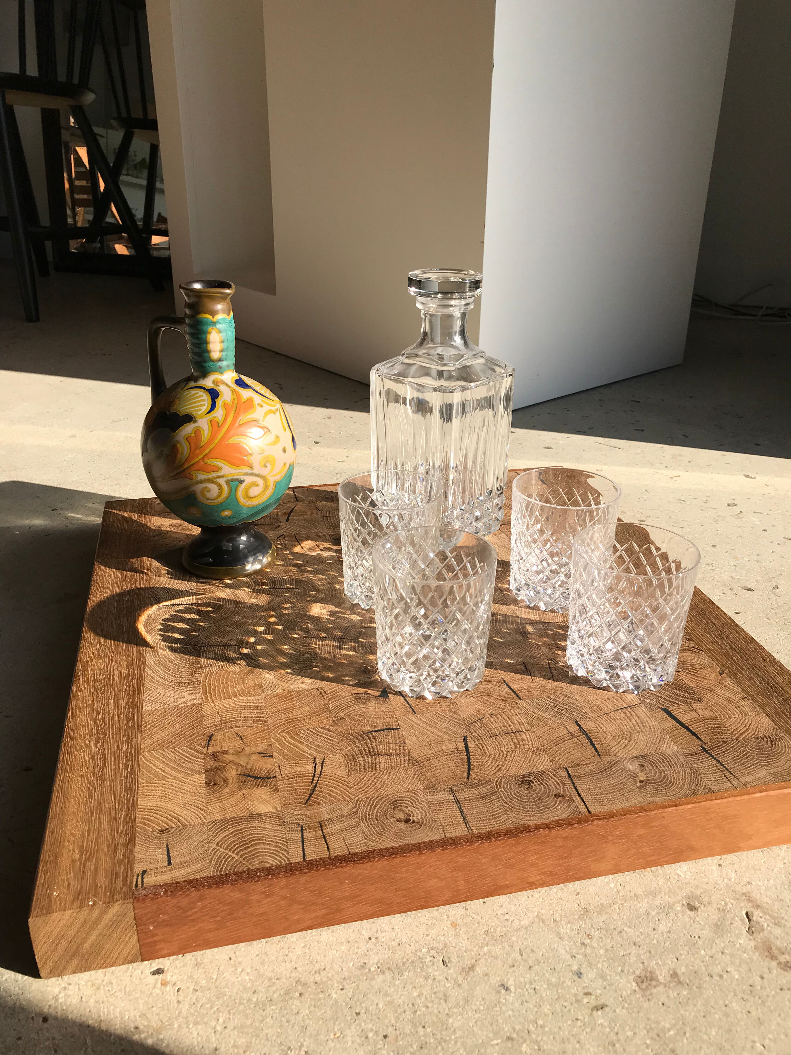 Decorative wooden top with checkerboard effect