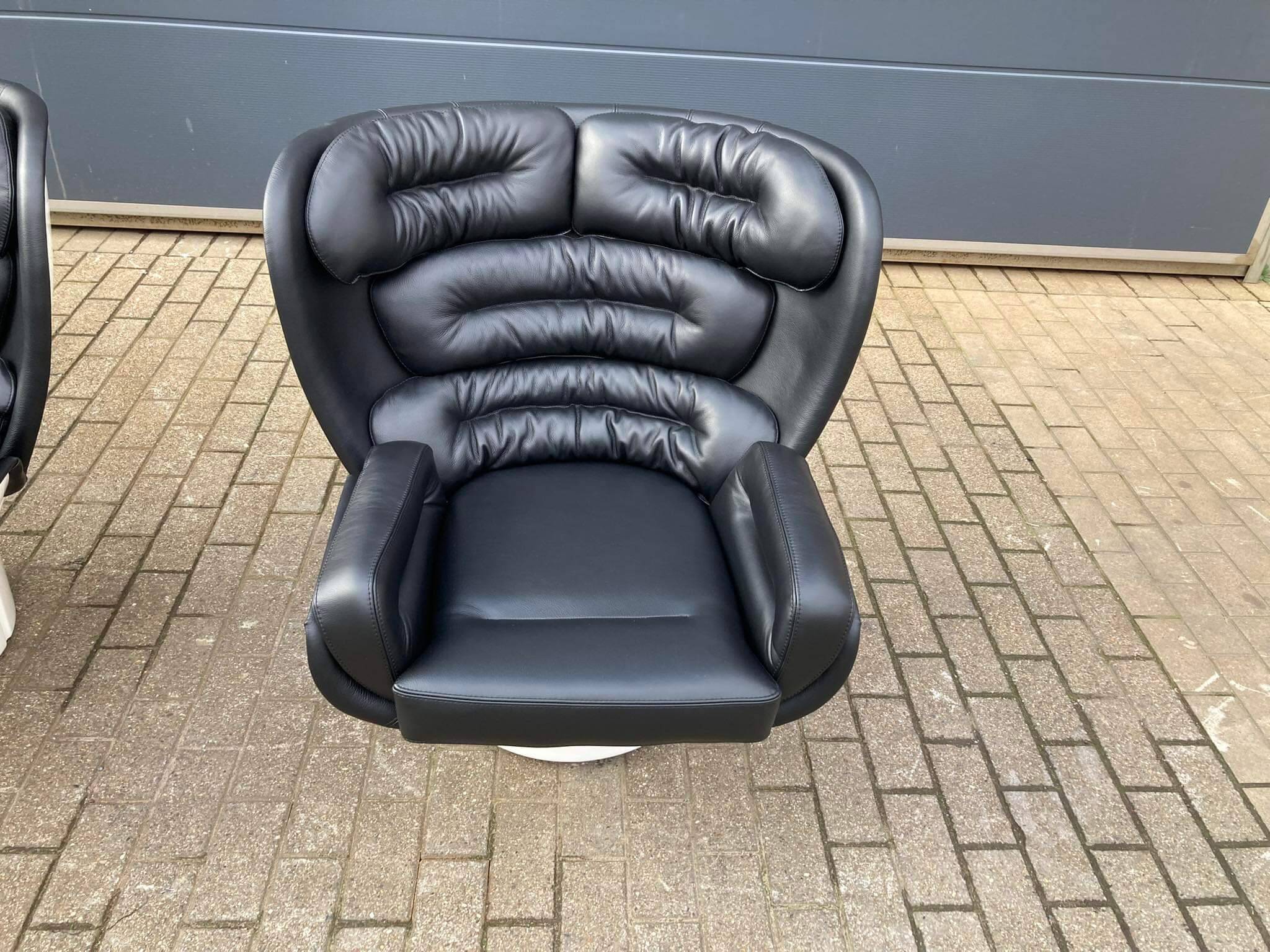2x Joe Colombo Elda LONGHI Chair Black leather, White fiberglass