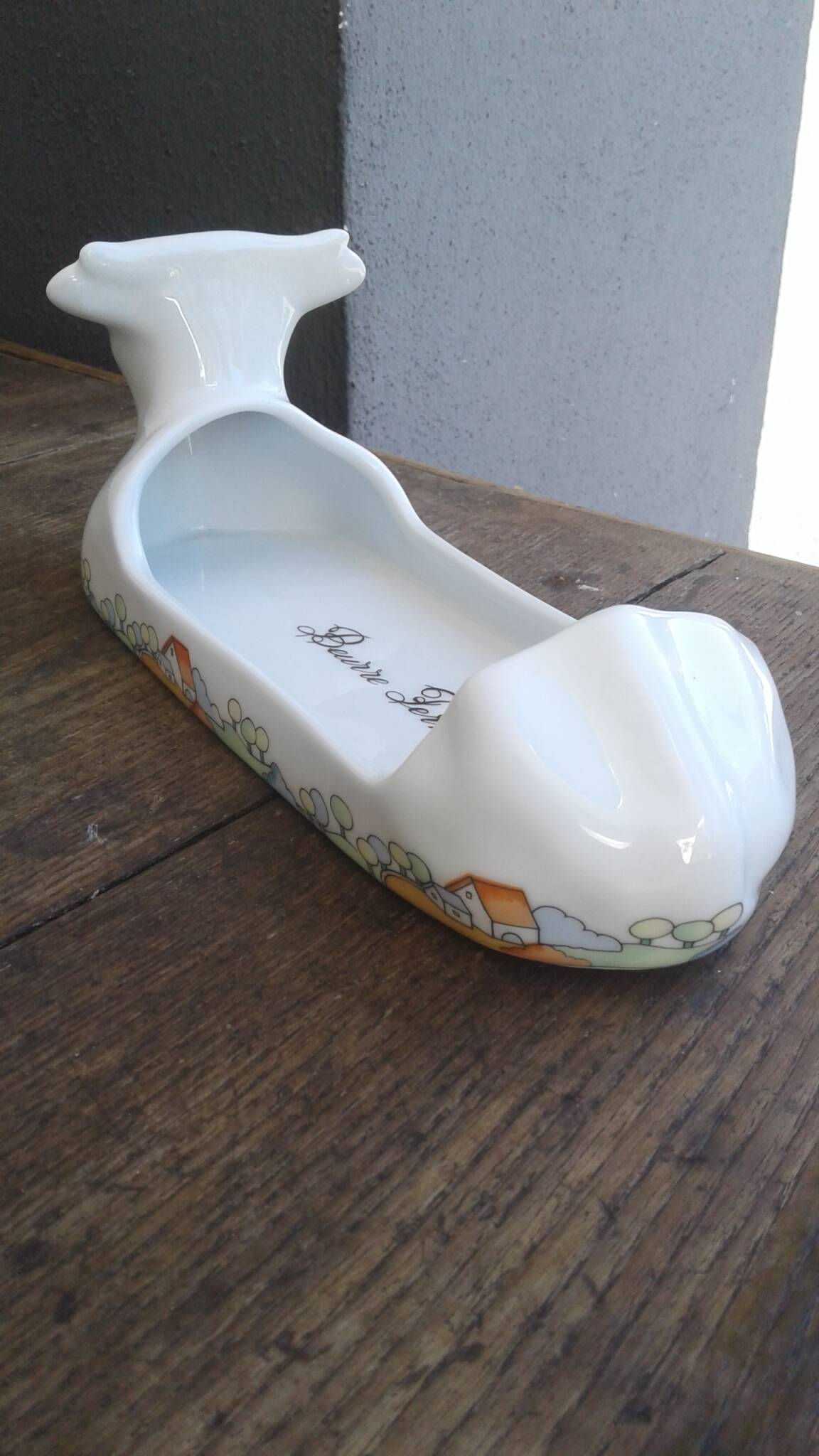 Porcelain butter dish
