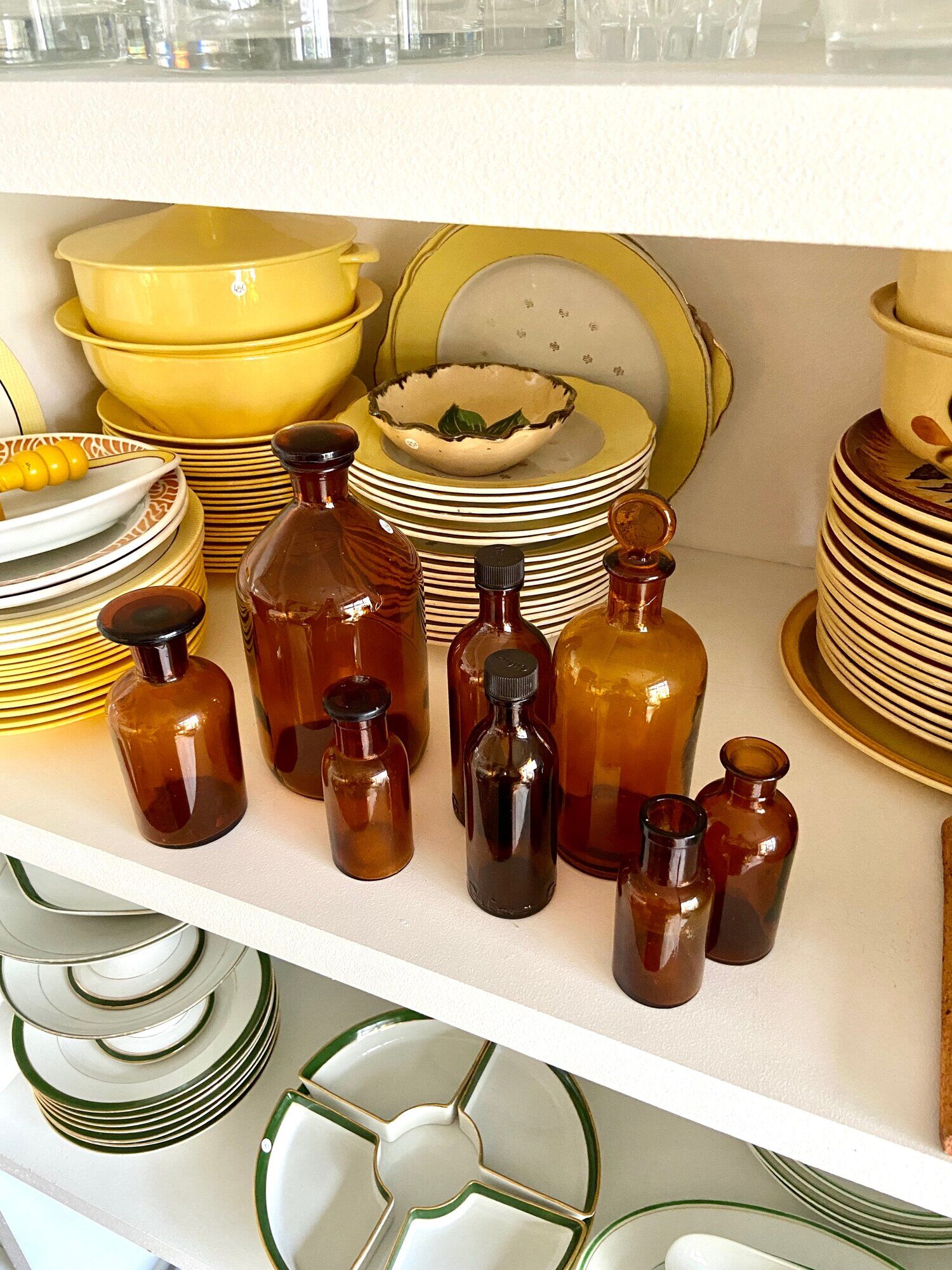 8 amber glass apothecary bottles