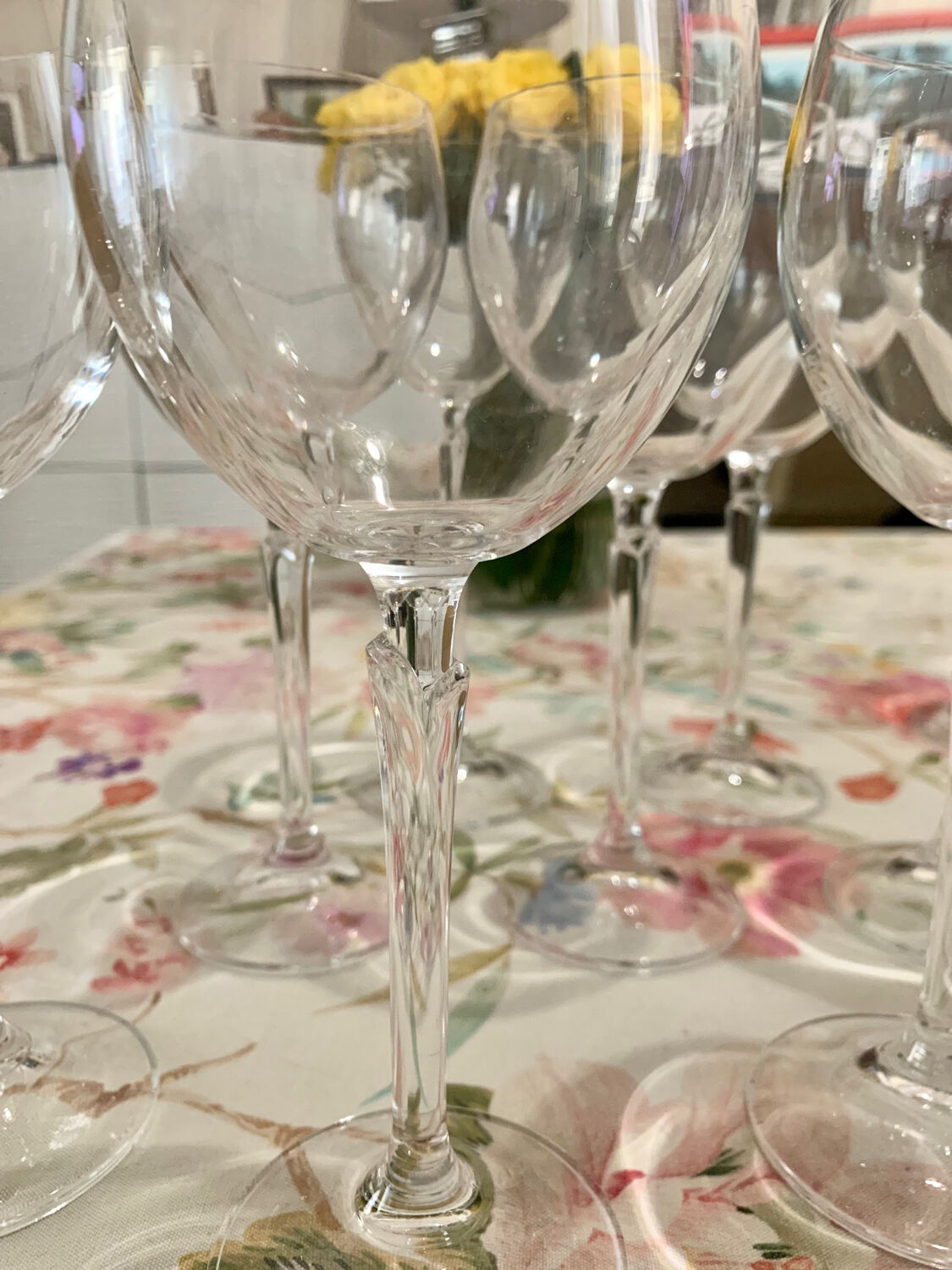 Crystal wine glasses (bud-shaped foot)