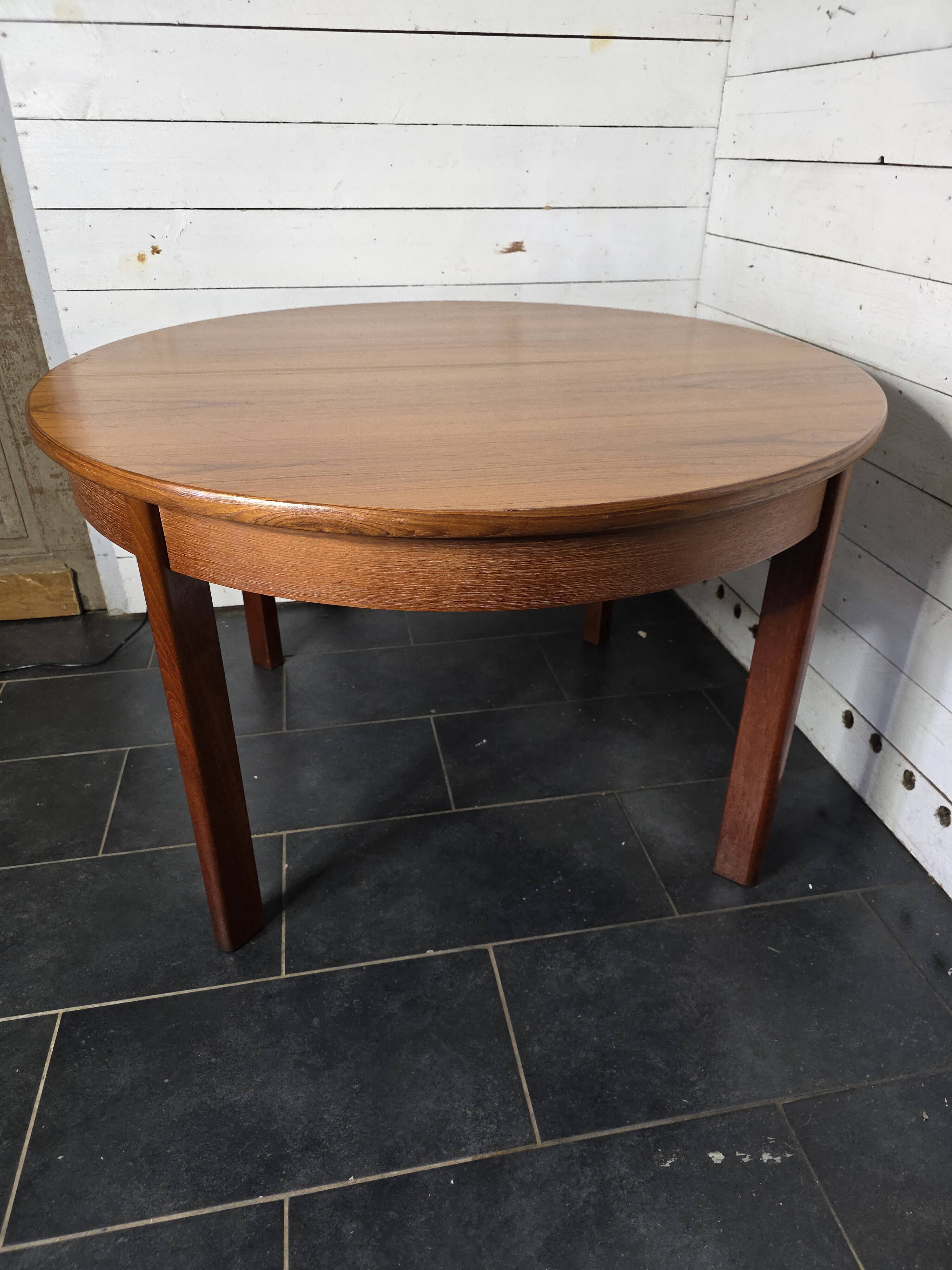 Vintage 60s extendable round teak table