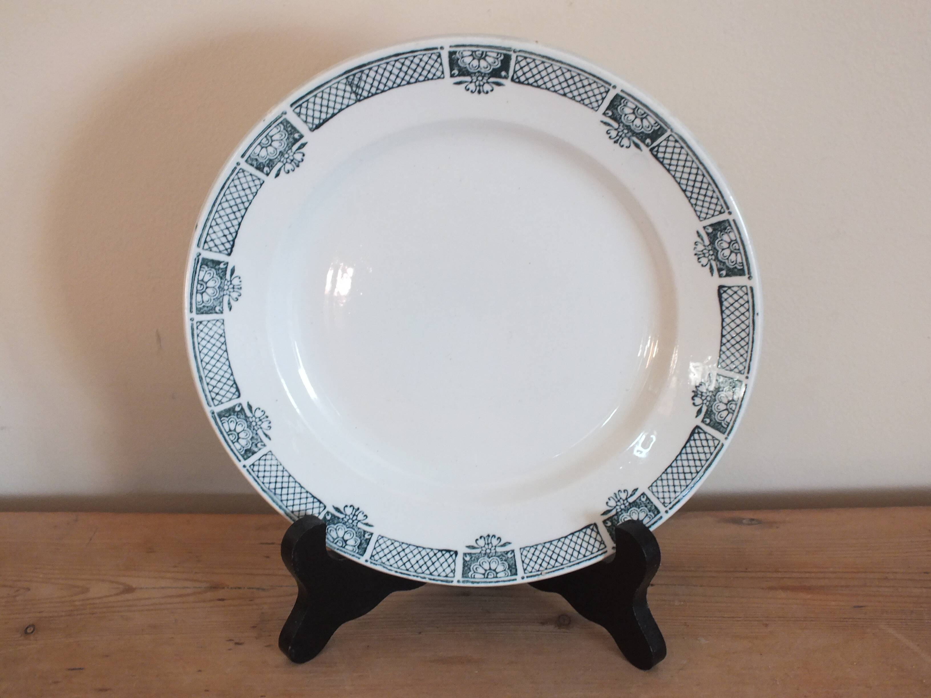 1 vintage dessert plate Saint Amand decor 4020