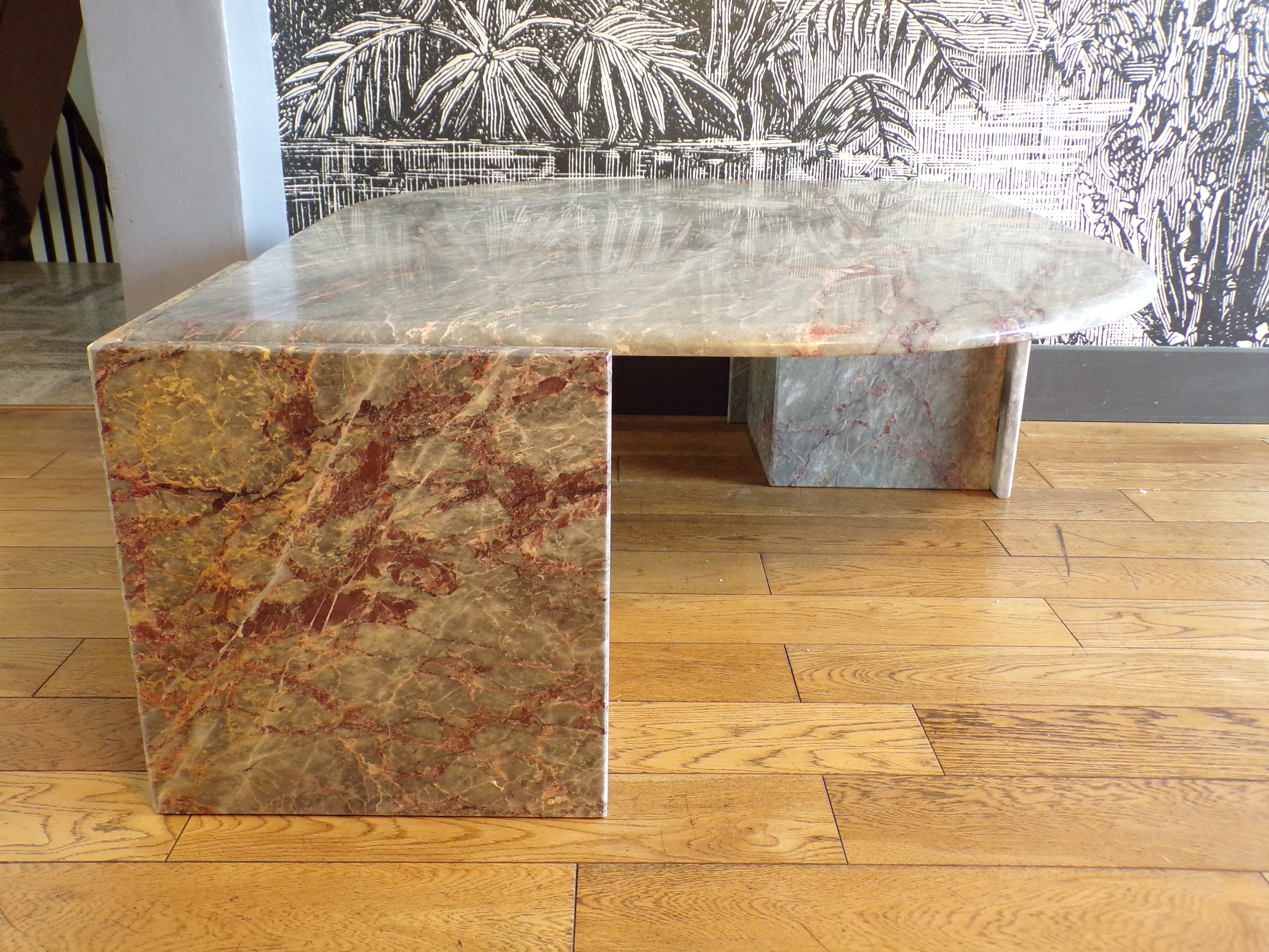 Table basse oeil 1970 en marbre