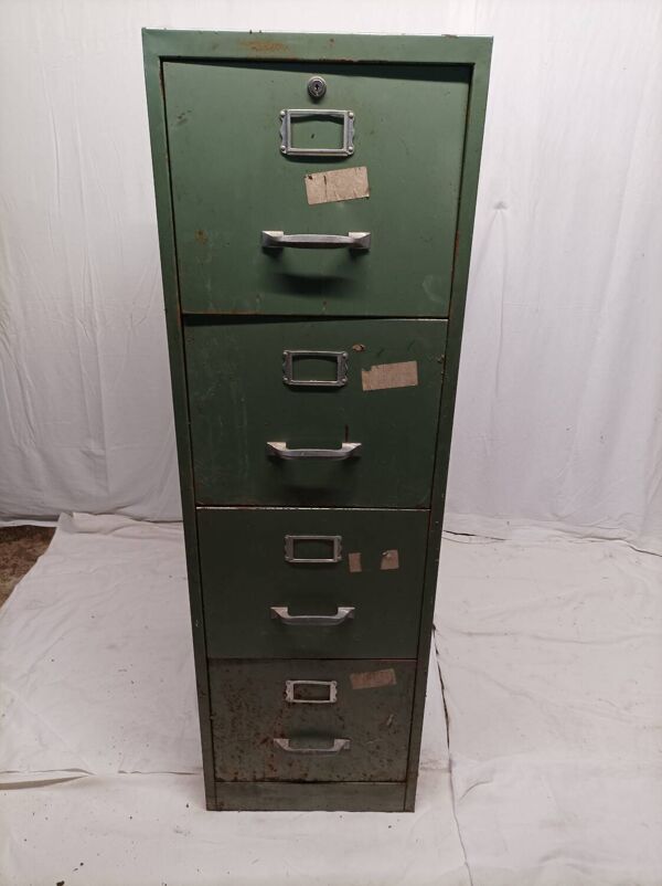 Ancien casier métallique