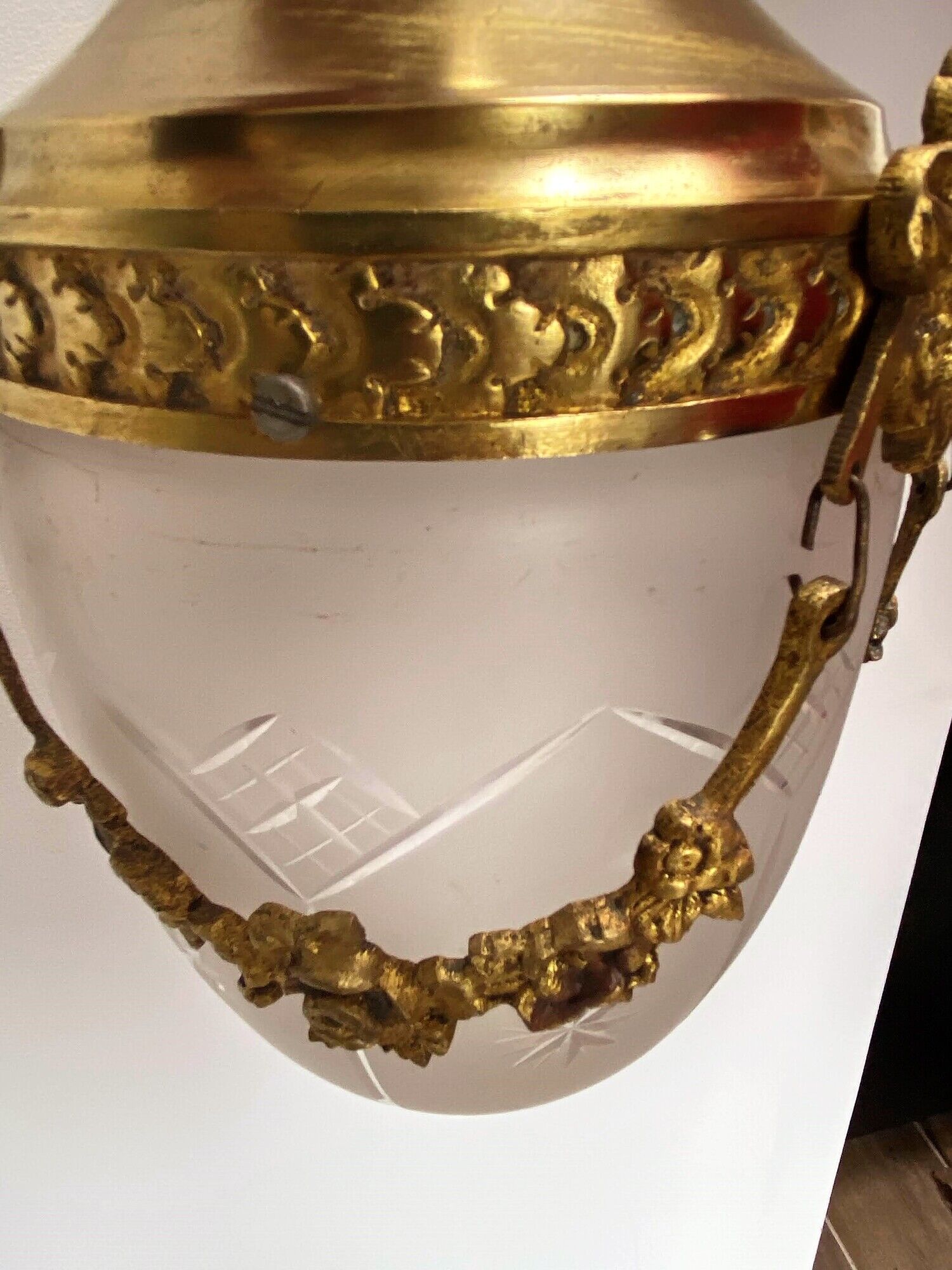 Suspension lamp in gilded bronze and frosted glass nineteenth century