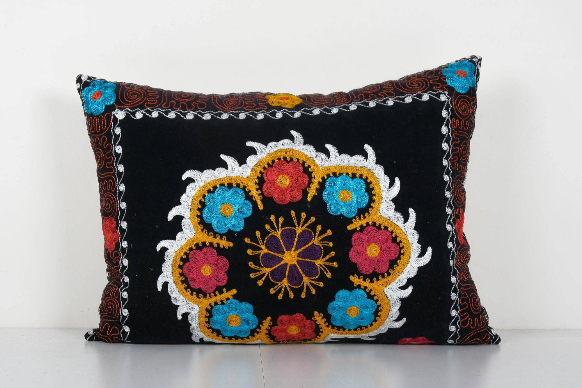 Vintage embroidered cushion cover 46x64 cm