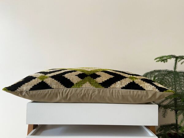 Coussin velours Ikat losanges vert