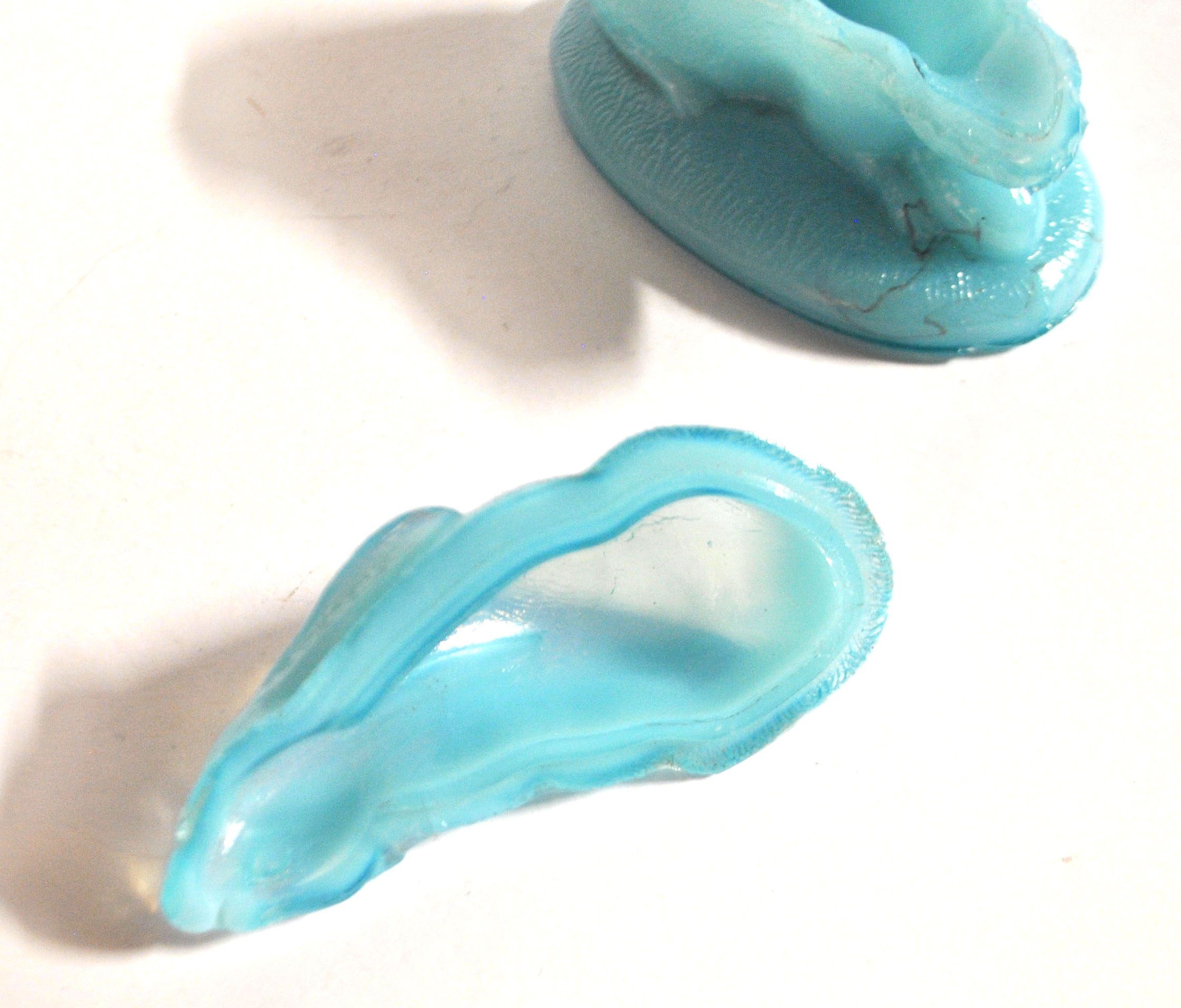Vallerysthal easter rabbit box in blue opaline from 1900