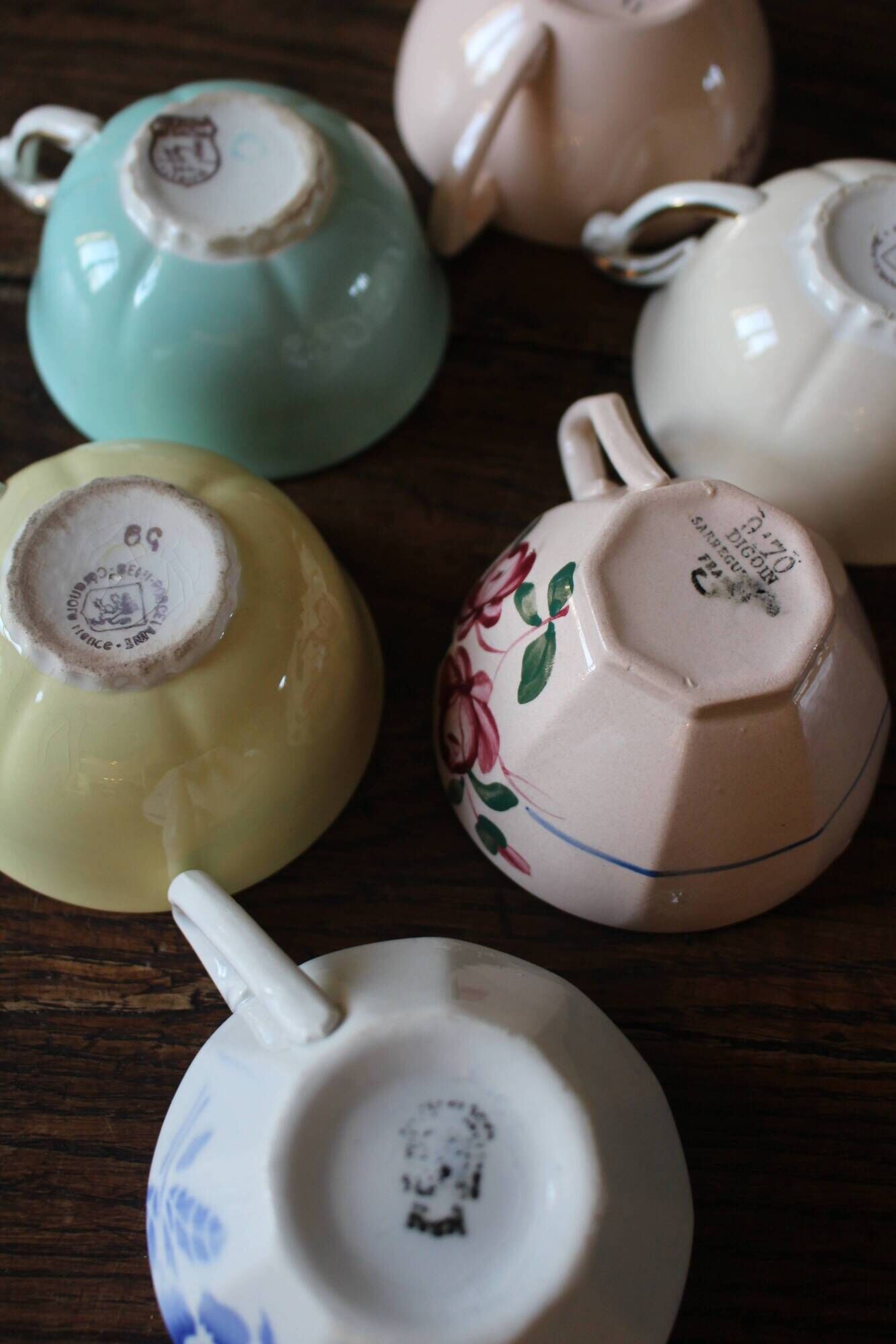 A set of 6 cups Colours Flowers Digoin Céranord Saint Amand