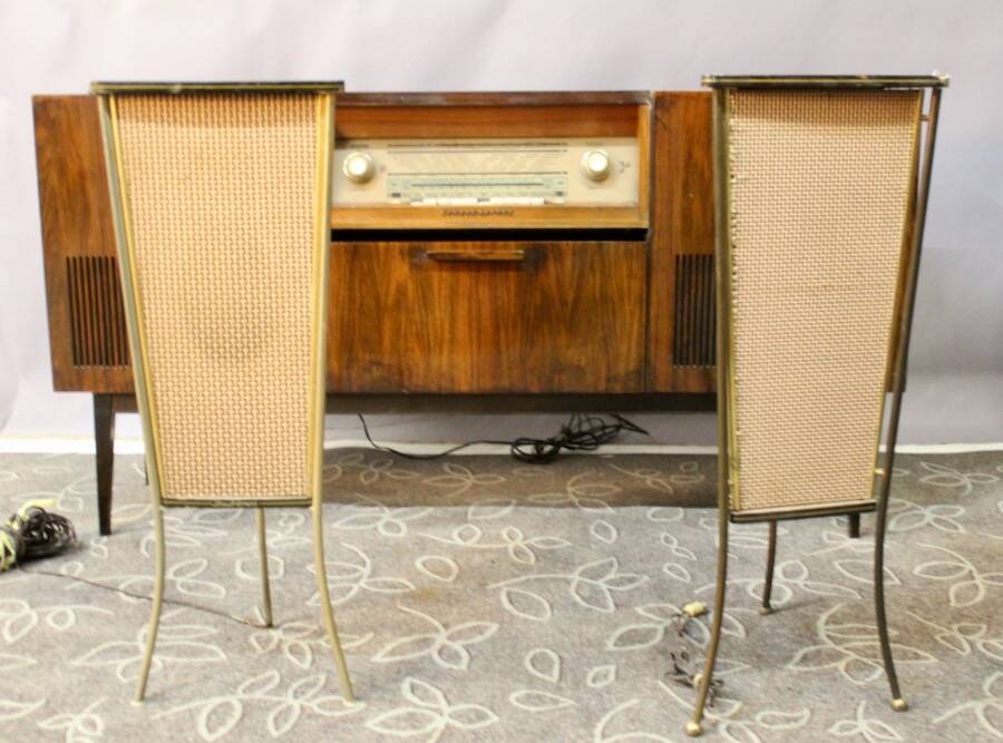 Vintage Schaub Lorenz Enfilade Hifi with its Two Speakers