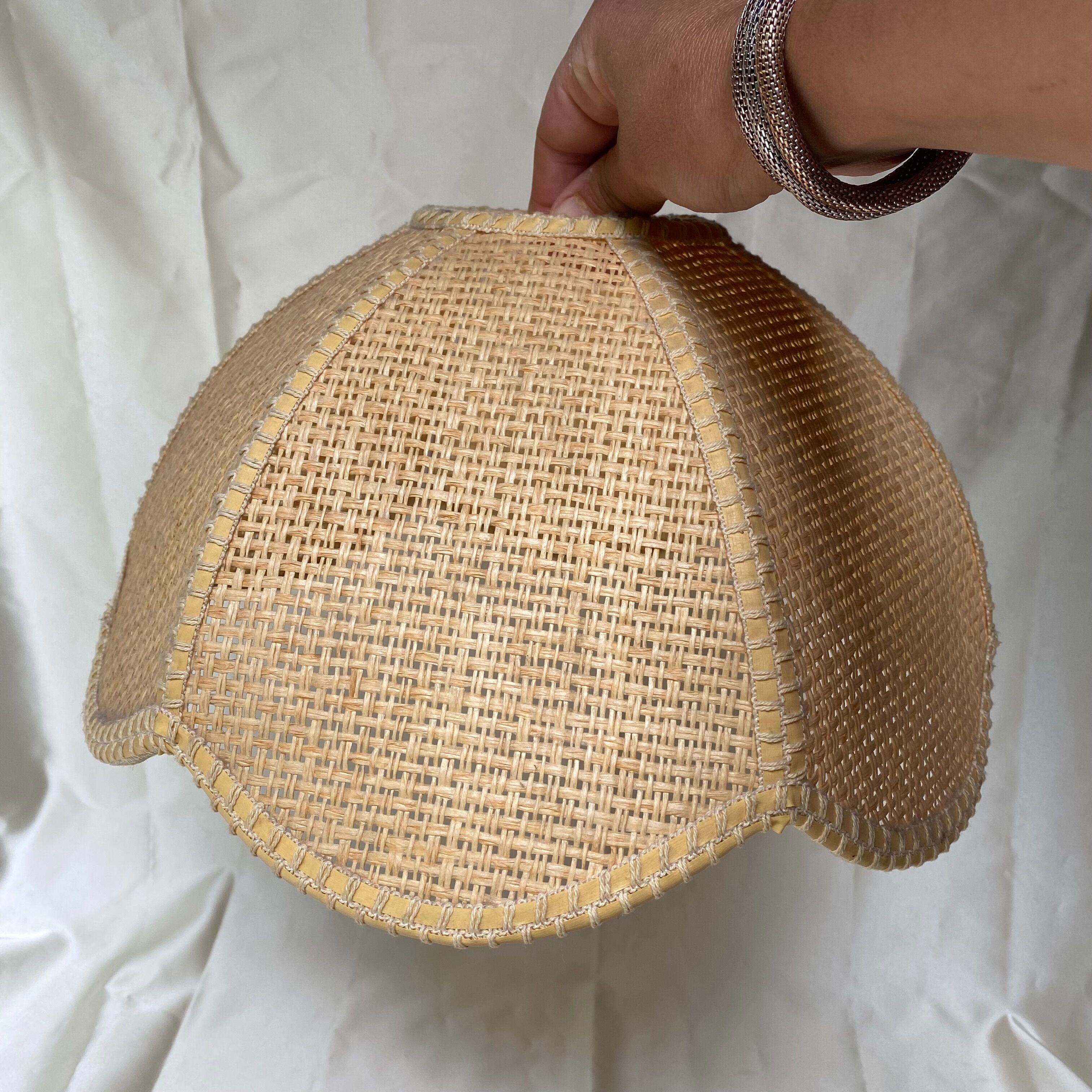 Vintage rattan flower pendant lamp