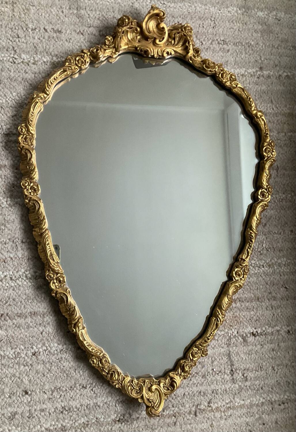 Miroir ancien en bois doré
