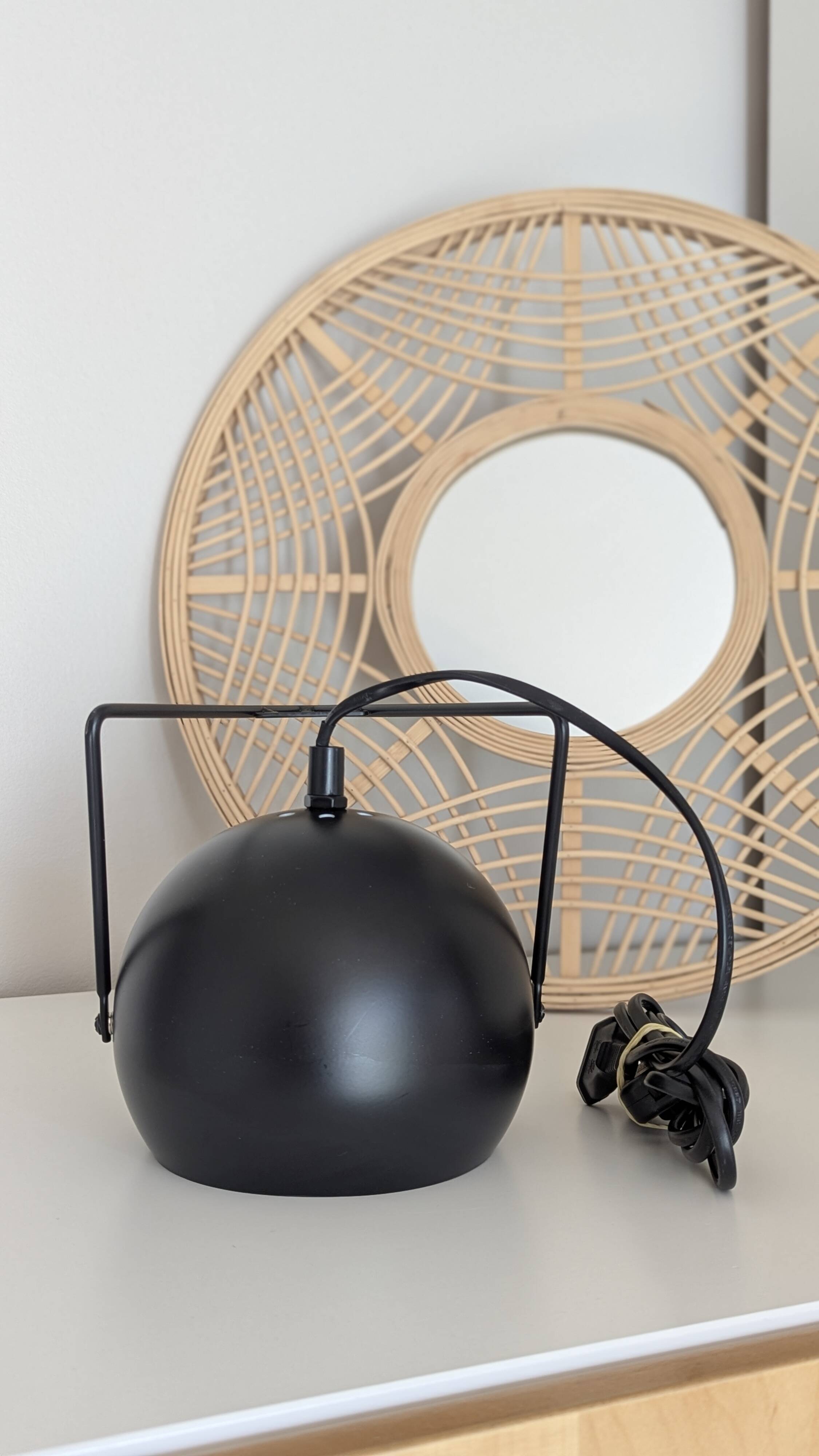 Black eyeball lamp (L-0184)
