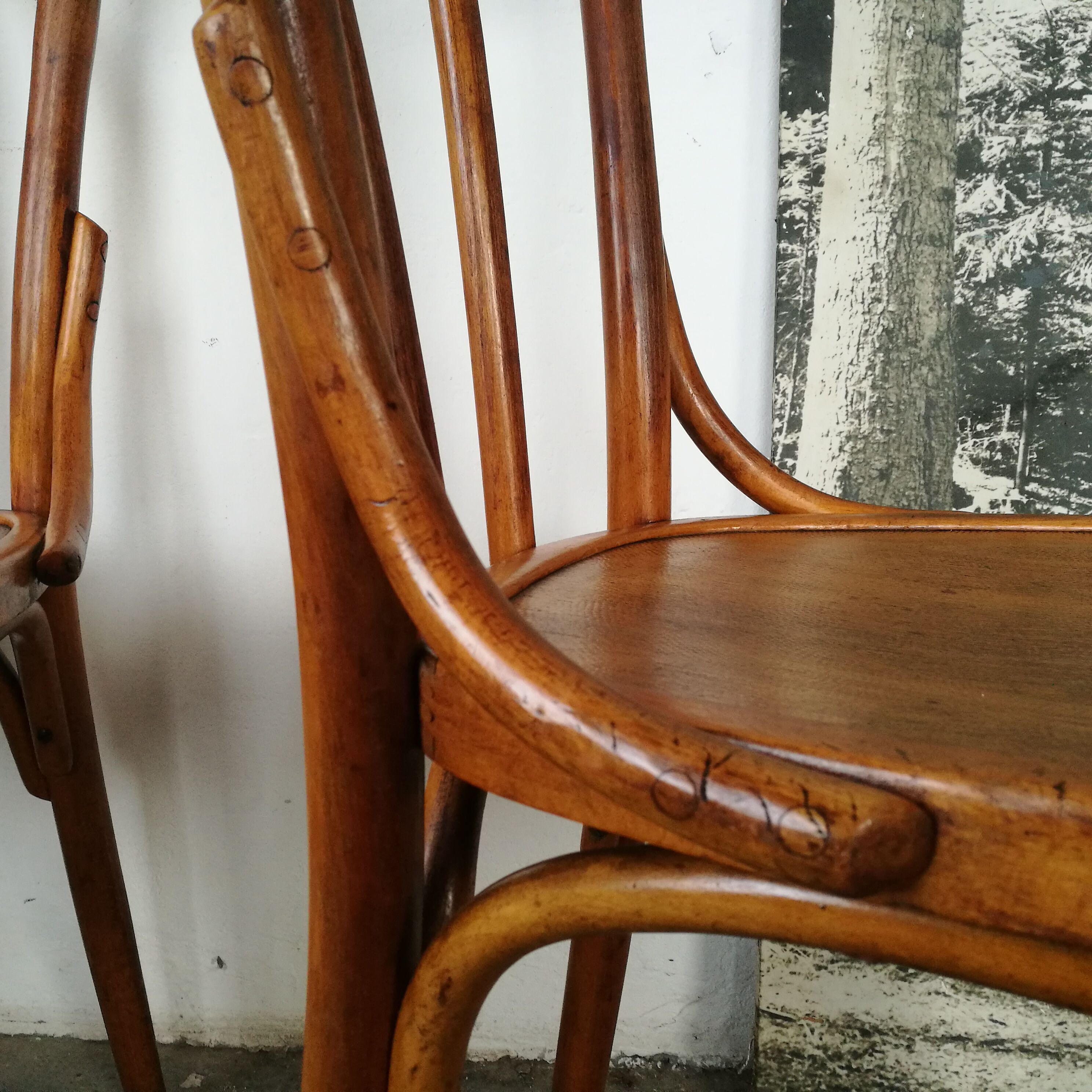 Set of 4 curved wooden bistro chairs, pin back