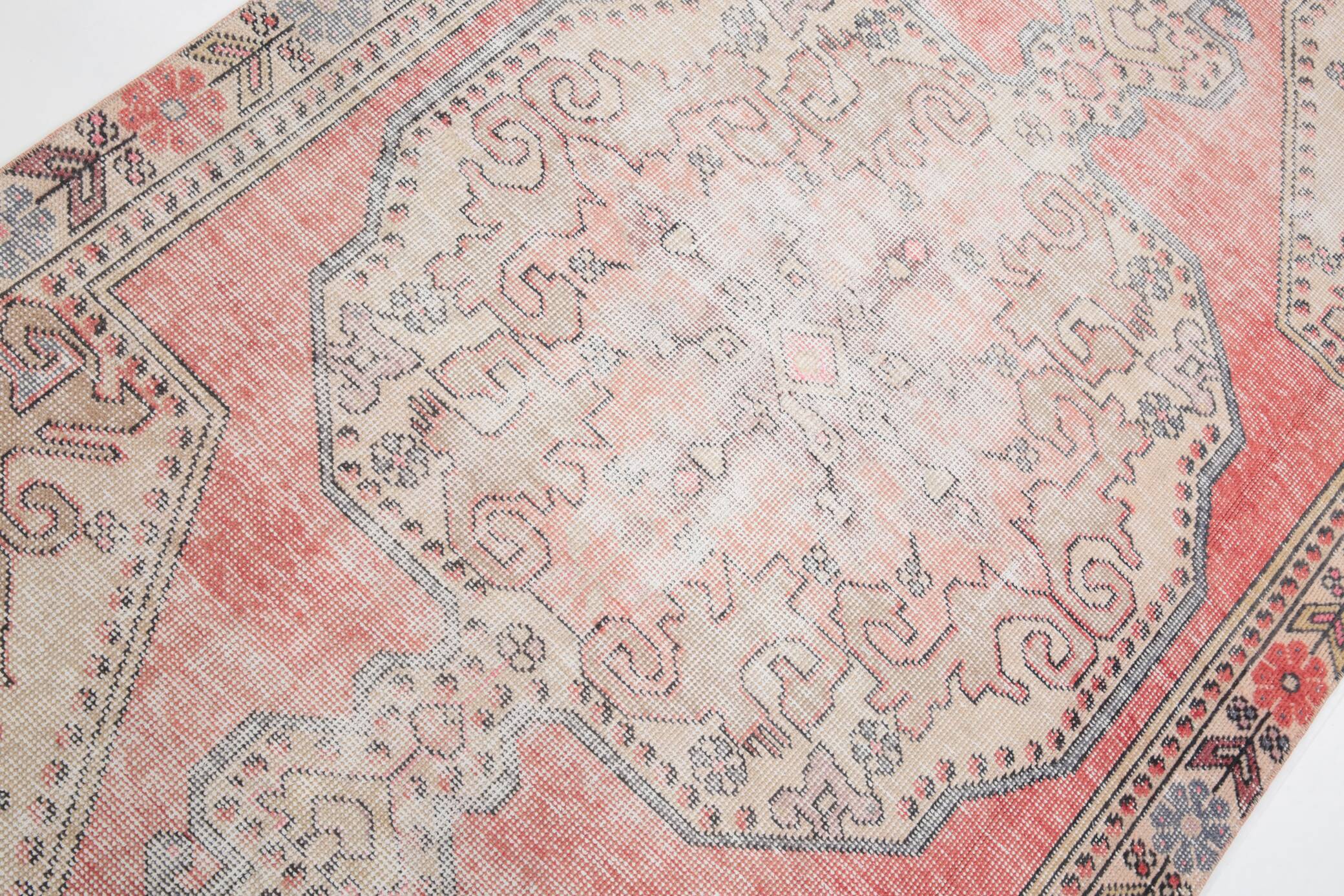 4x7 Pale Red & Beige Rustic Vintage Rug, 129x217Cm
