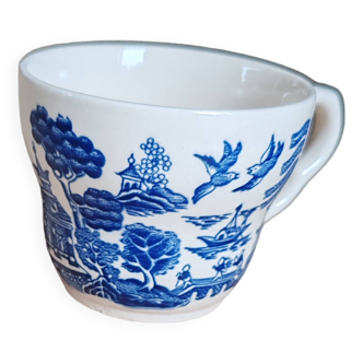 English porcelain mugs eit Ltd England