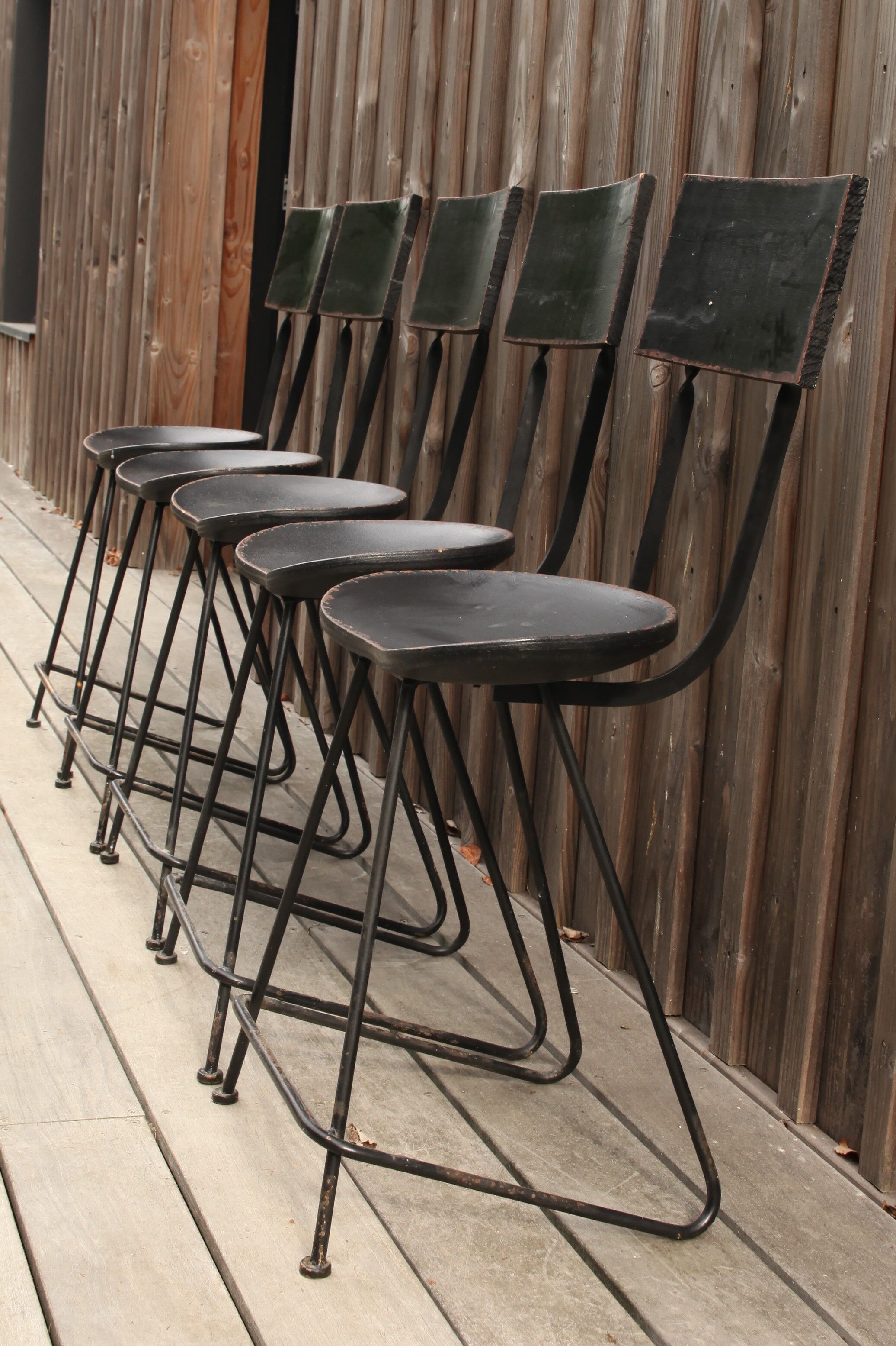 Set of 5 chairs in wood and black lacquered metal