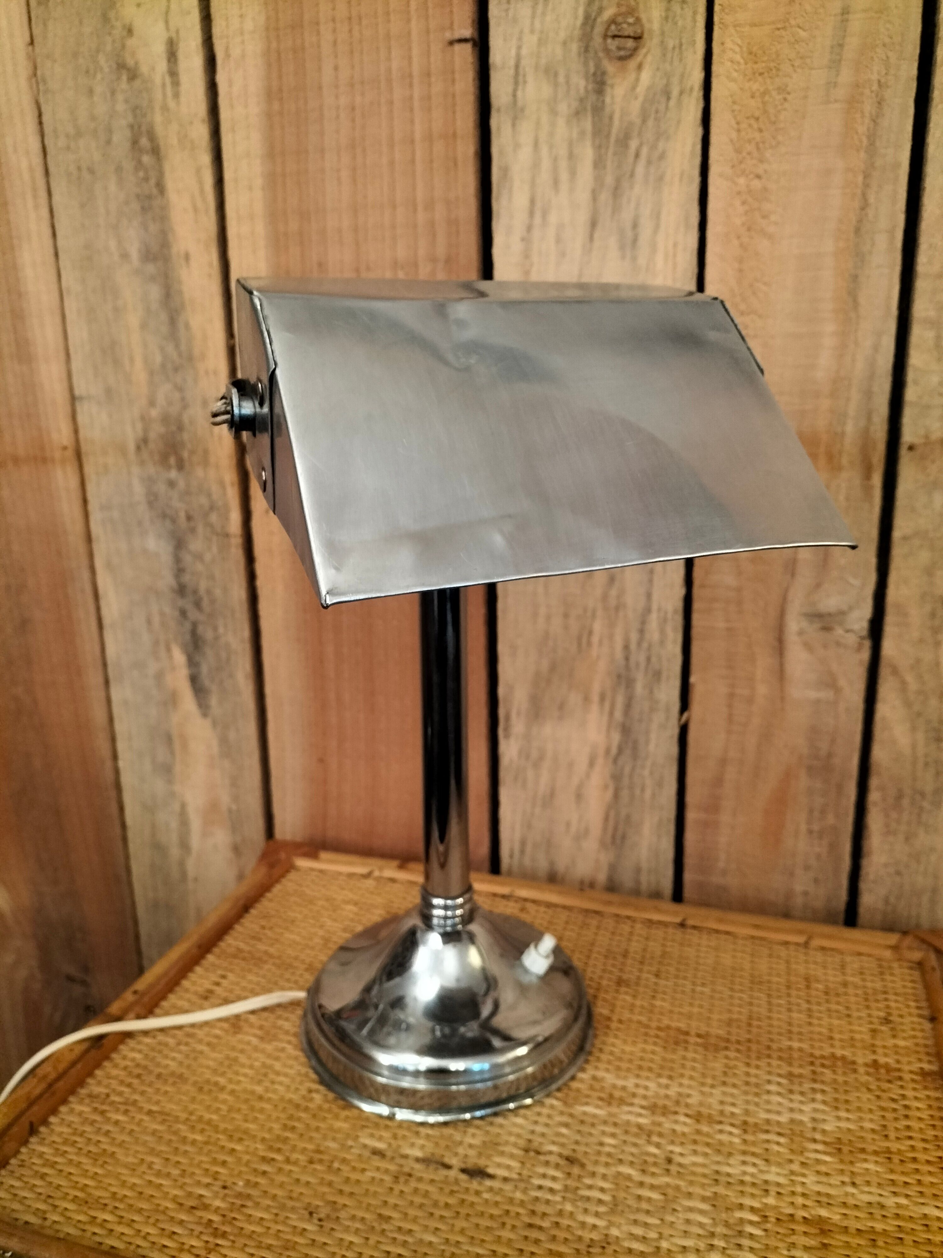 Desk lamp